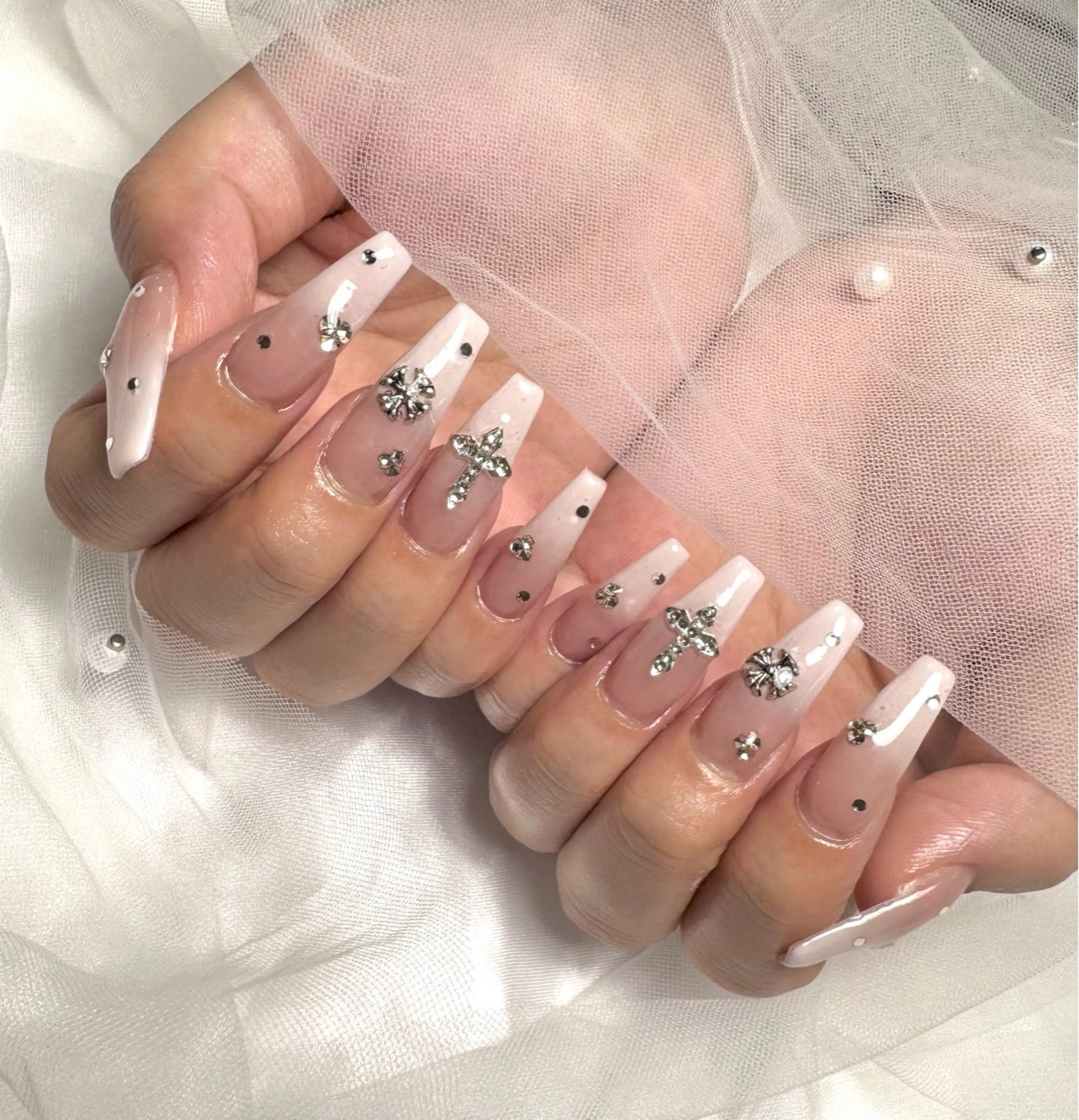 ネイル Roi〈ロワ〉 Rinneのネイルデザイン