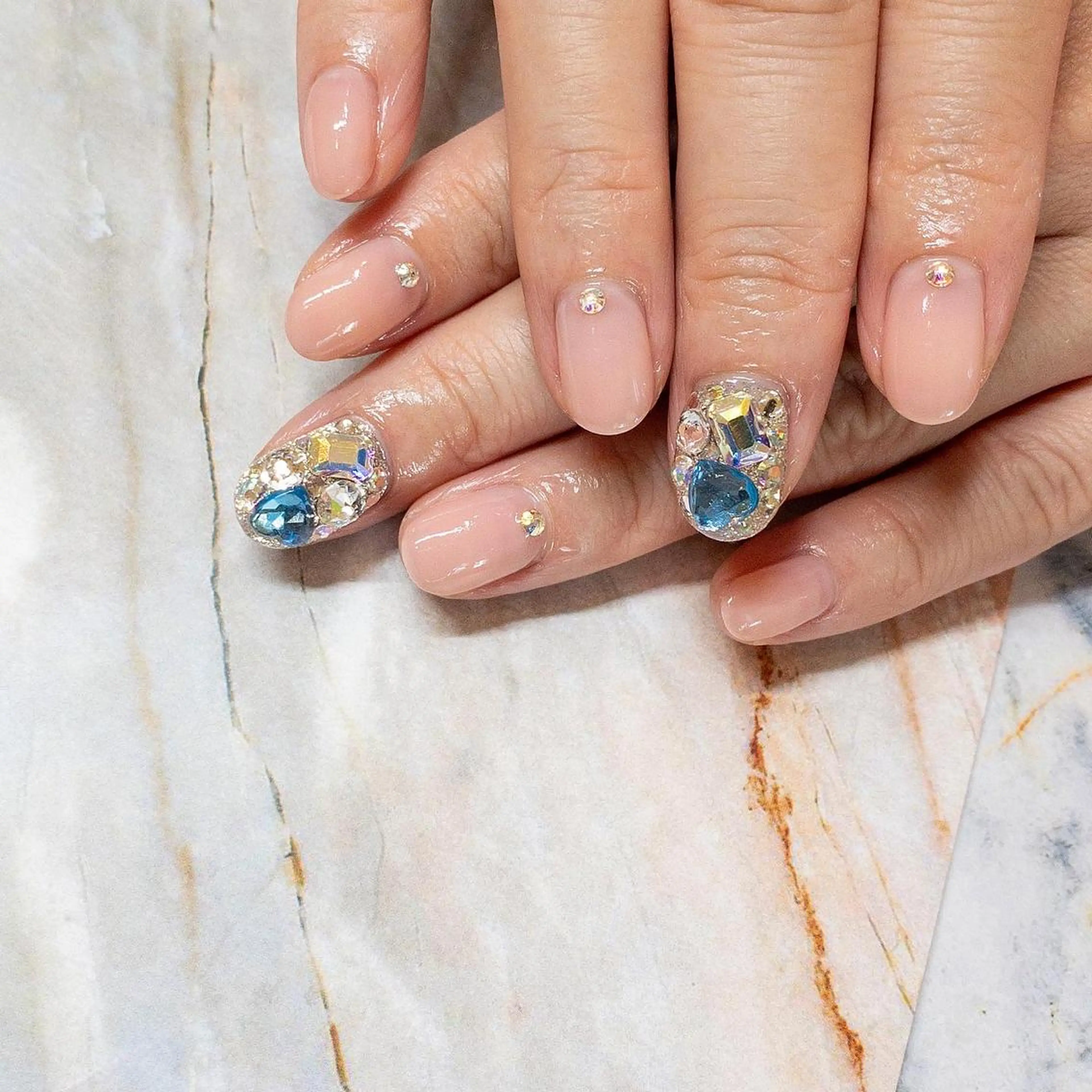 ネイル ストーンネイル rokunana 佐野のネイルデザイン