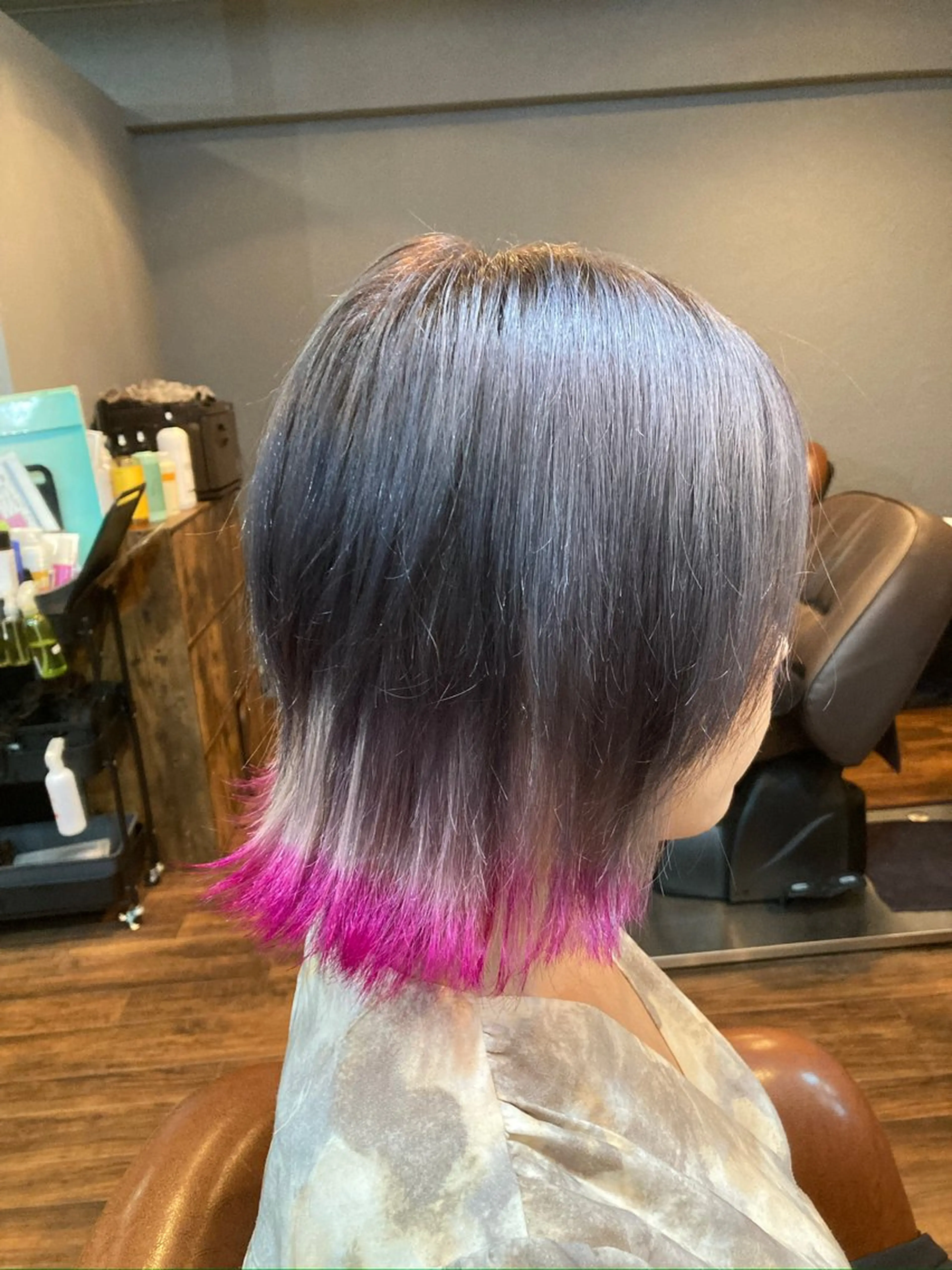 ミディアム カラー デザインカラー ピンクカラー ウルフカット カット ヘアカラー トリートメント FUGO harajuku所属・FUGO原宿【代表】 髪質改善/イイヌマのヘアスタイル