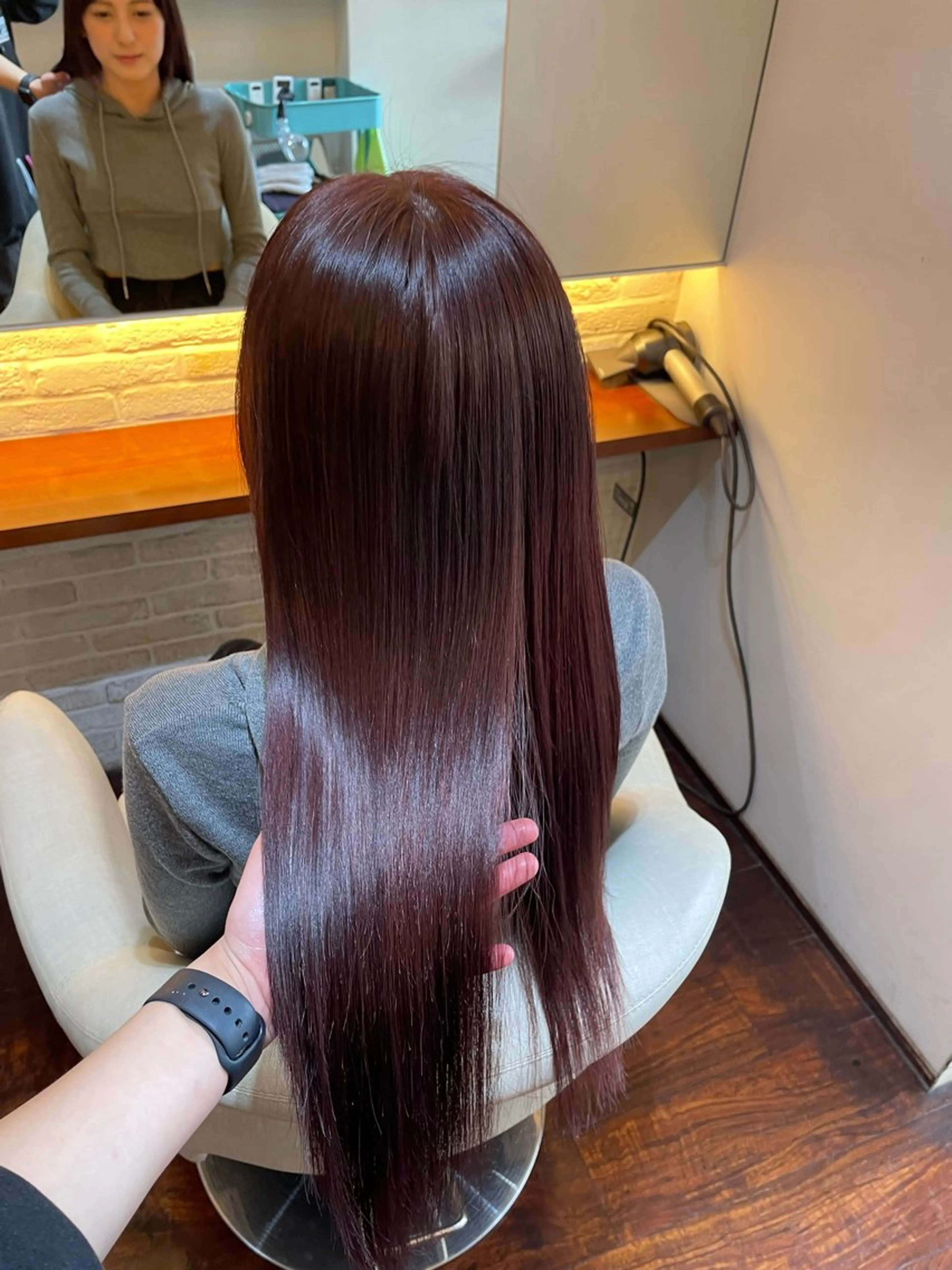 カラー ピンクカラー レッドカラー ヘアカラー トリートメント CoCooN nanamiのヘアスタイル