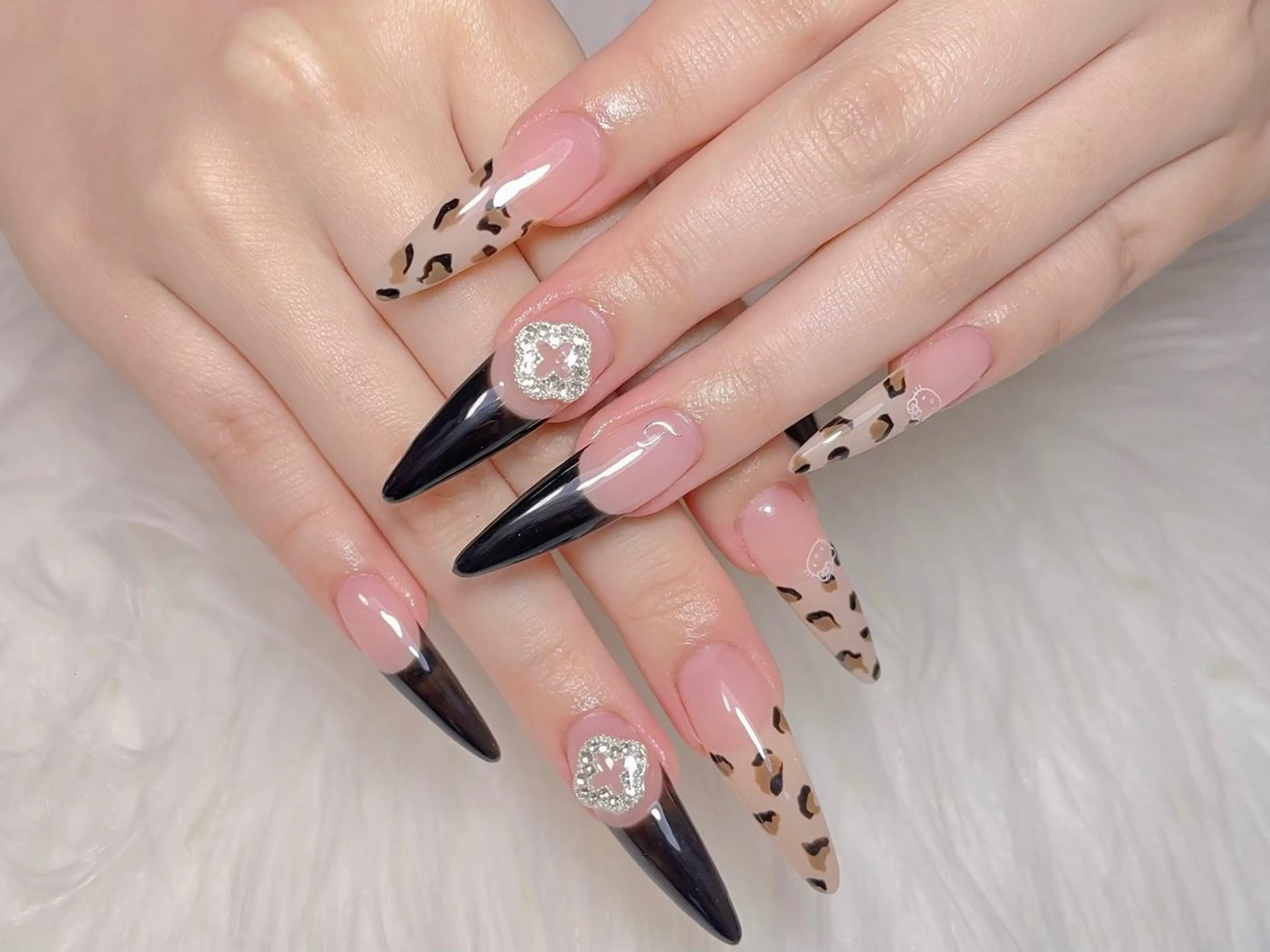 ネイル ハート 韓国ネイル ニュアンスネイル 夏ネイル ワンホンネイル ゆ いのネイルデザイン