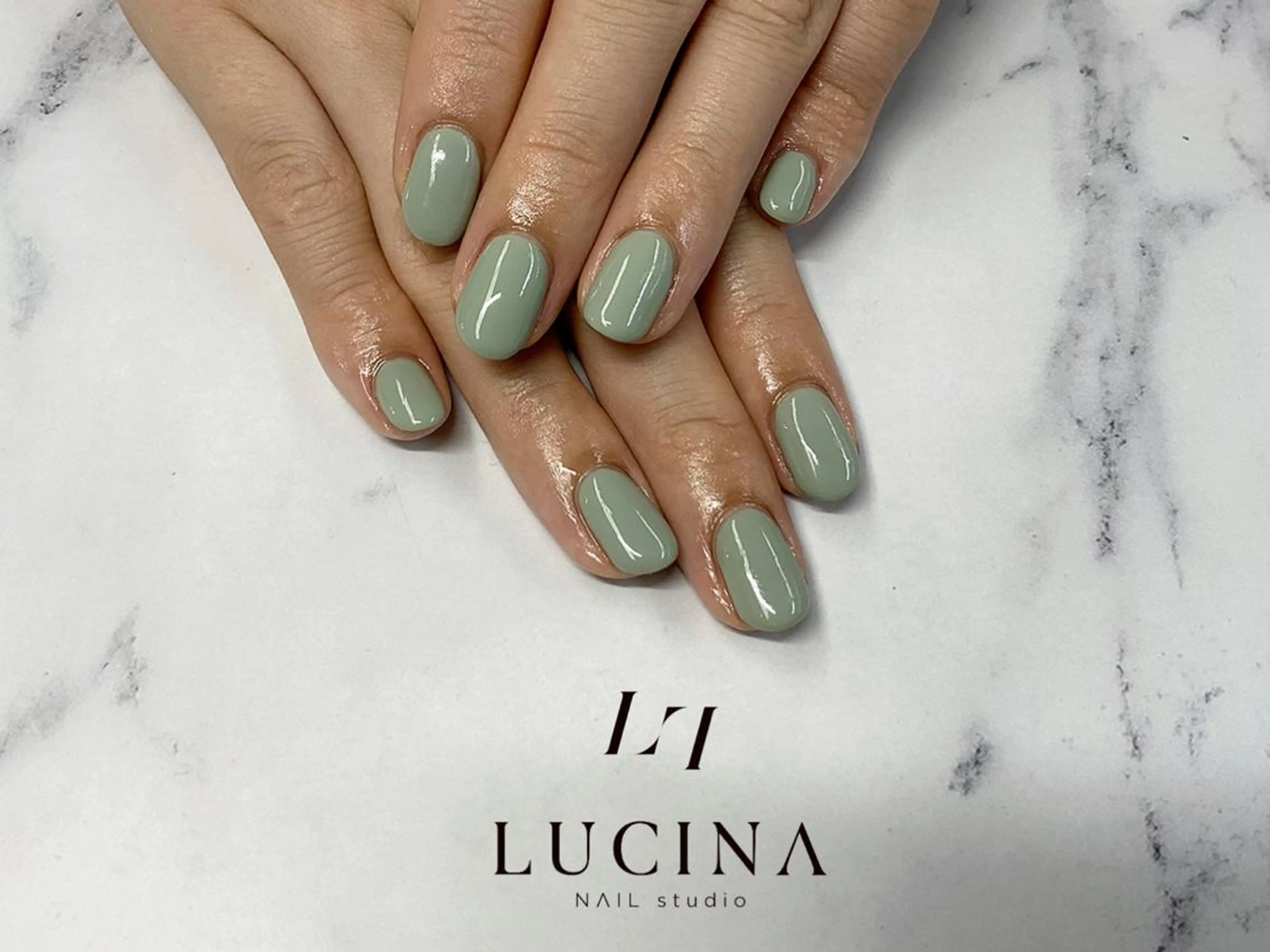 ネイル グリーン ワンカラーネイル 新橋 ルキナ スタッフのネイルデザイン