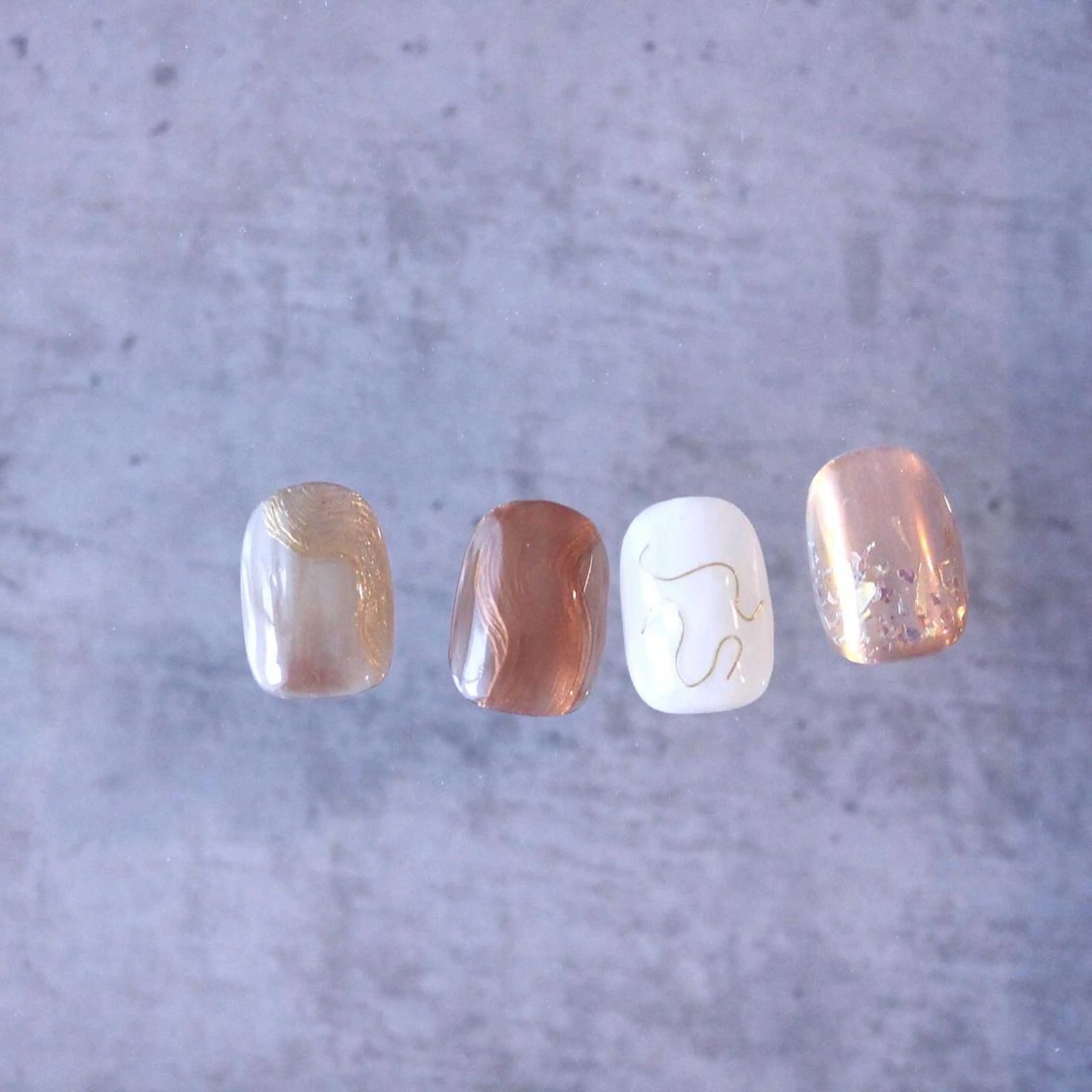 ネイル 氷ネイル・うるうるネイル ニュアンスネイル オフィスネイル ピンク シンプルネイル Elio所属・Elio 国泰寺のネイルデザイン