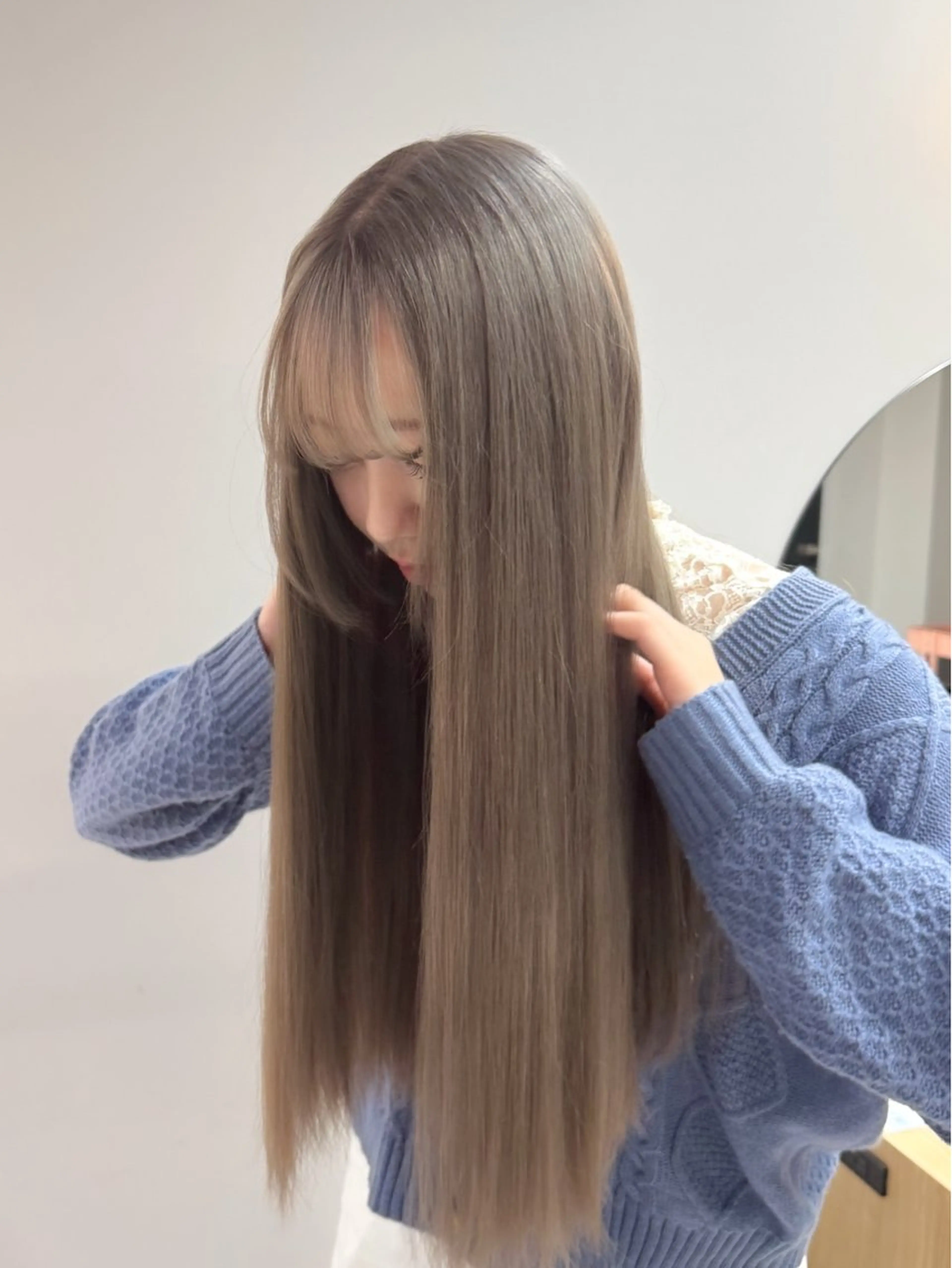 ロング カラー ヘアアレンジ ブリーチ ダブルカラー イヤリングカラー イルミナカラー ブリーチなしカラー ヘアカラー 立川レイヤー 透明感カラーaoiのヘアスタイル