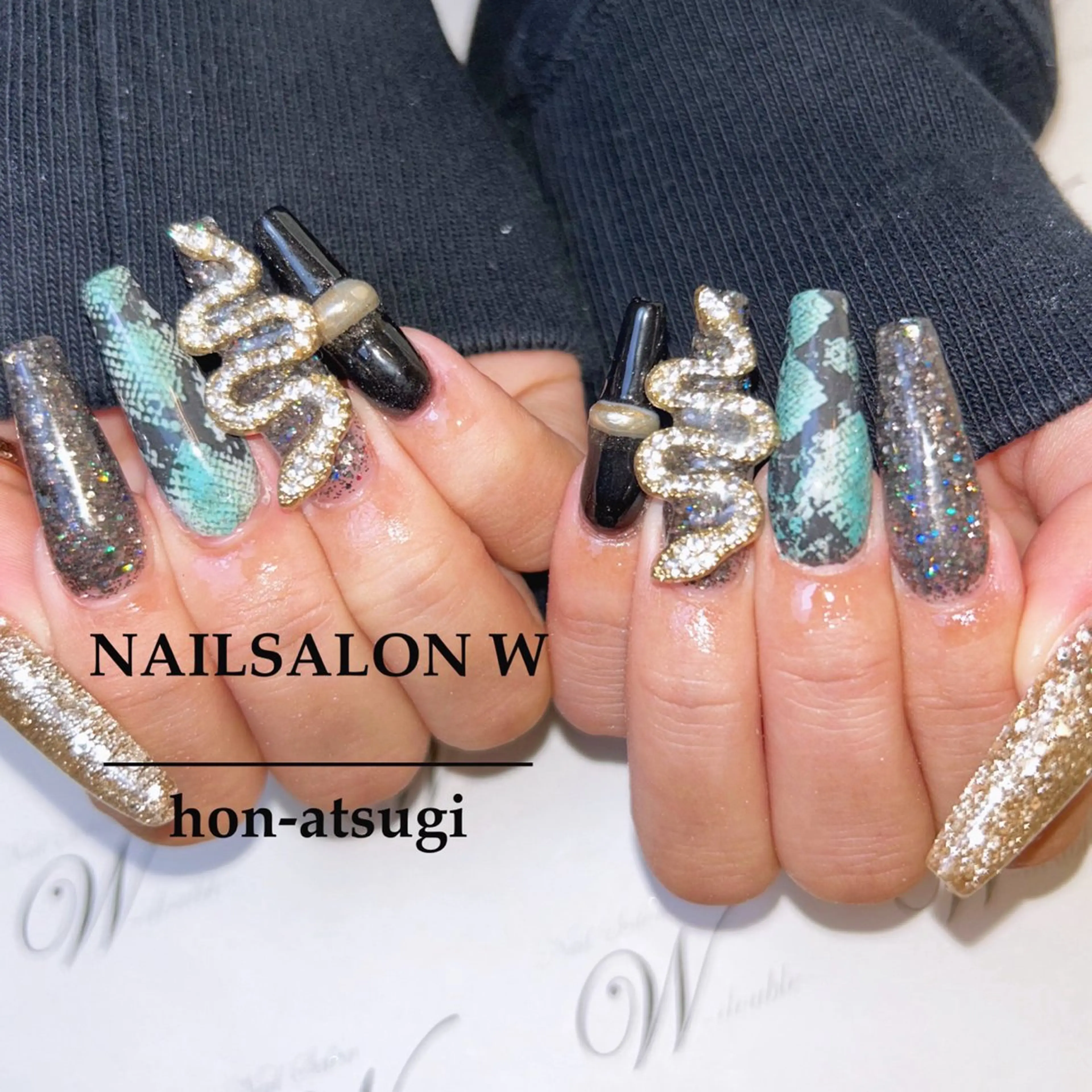 セミロング ハンドネイル ネイルサロン ダブルのネイルデザイン