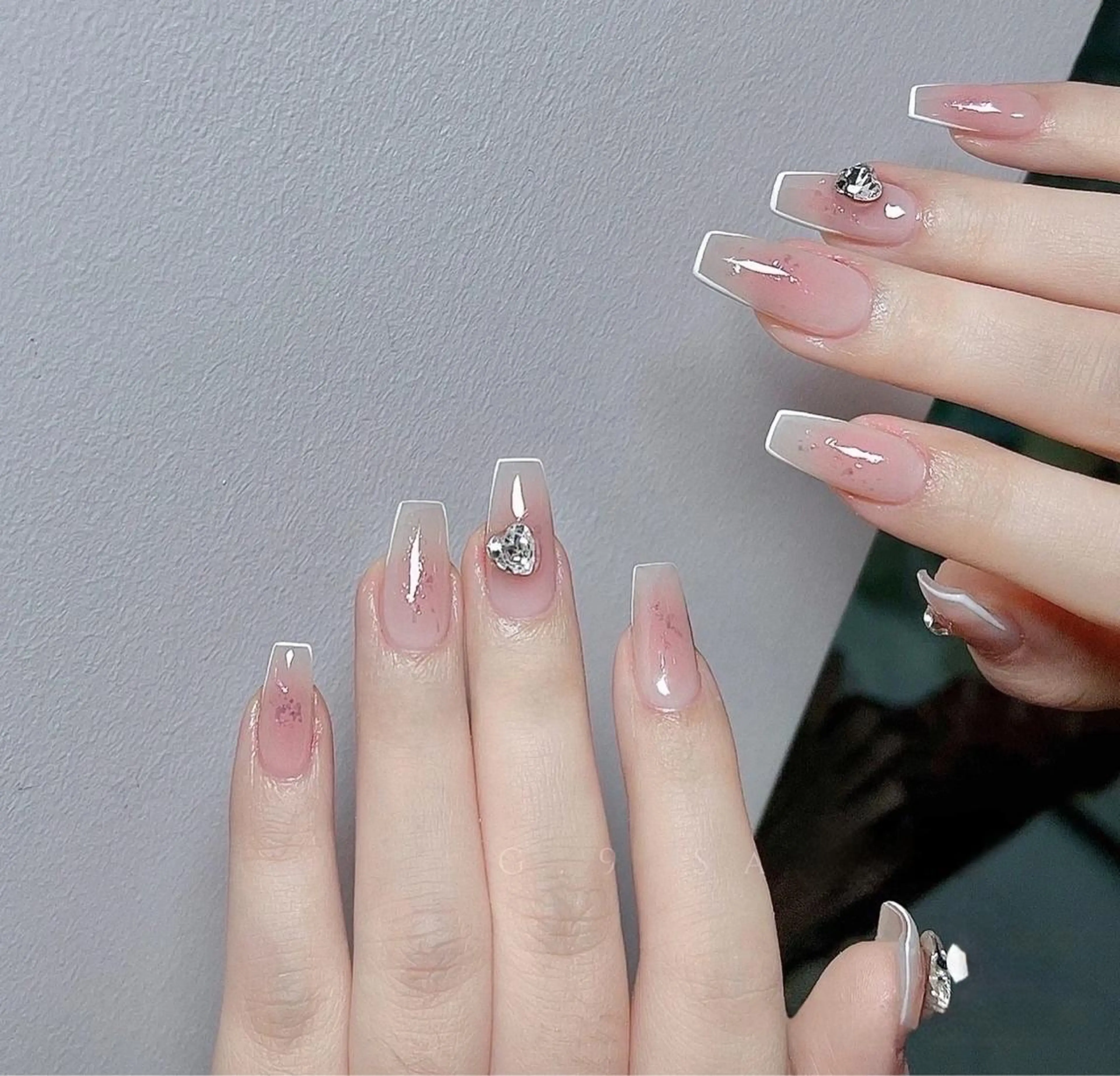 チック細いフレンチネイルの写真