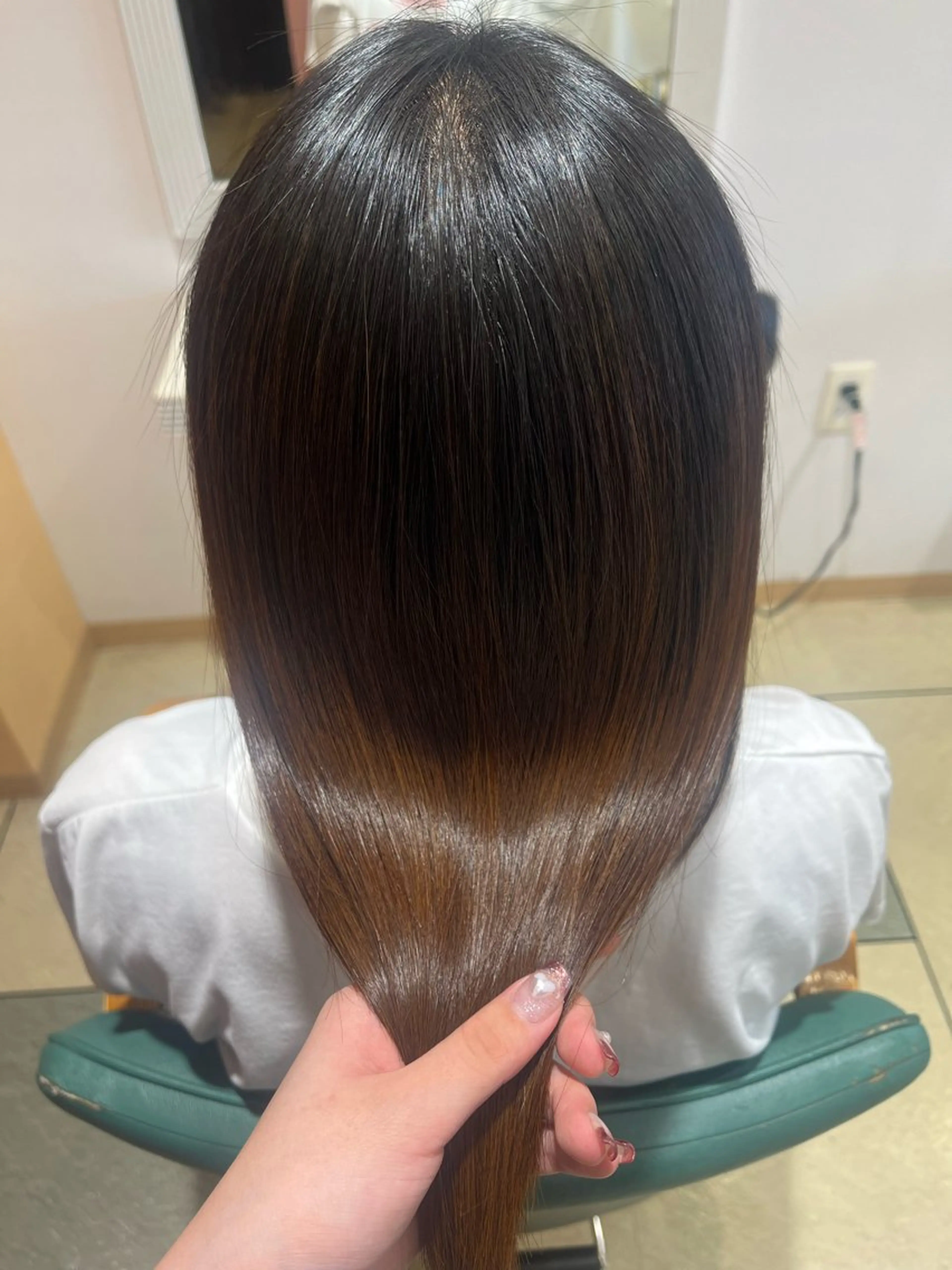 セミロング パーマ ベージュカラー⌇﻿ くびれヘア.𐙚心音のヘアスタイル