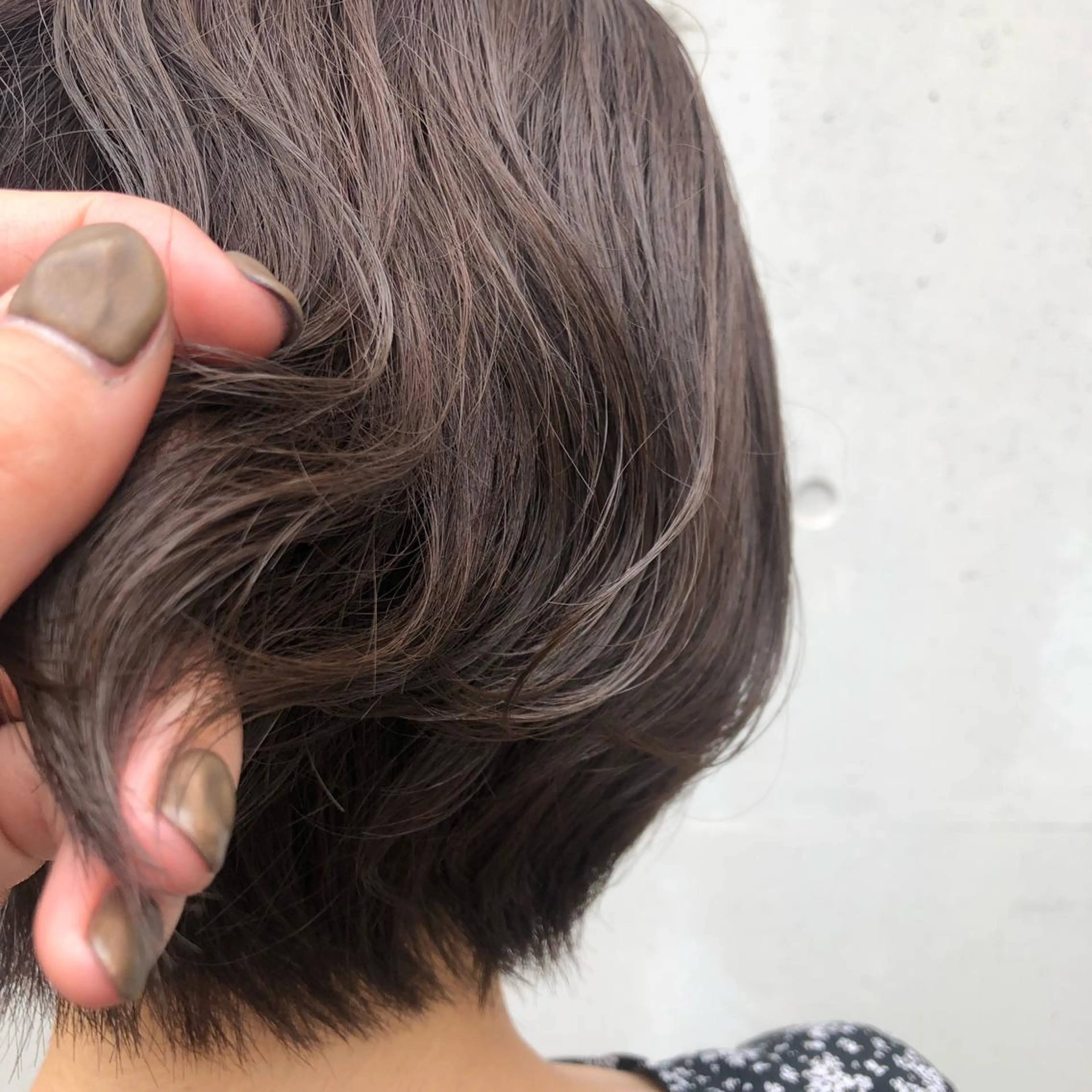 ショート カラー ヘアアレンジ アッシュ ハイライトカラー ラベンダーカラー ラベンダーアッシュ ハイライト ヘアカラー トリートメント 酸性縮毛矯正🧴韓国 レイヤー/髪質改善のヘアスタイル