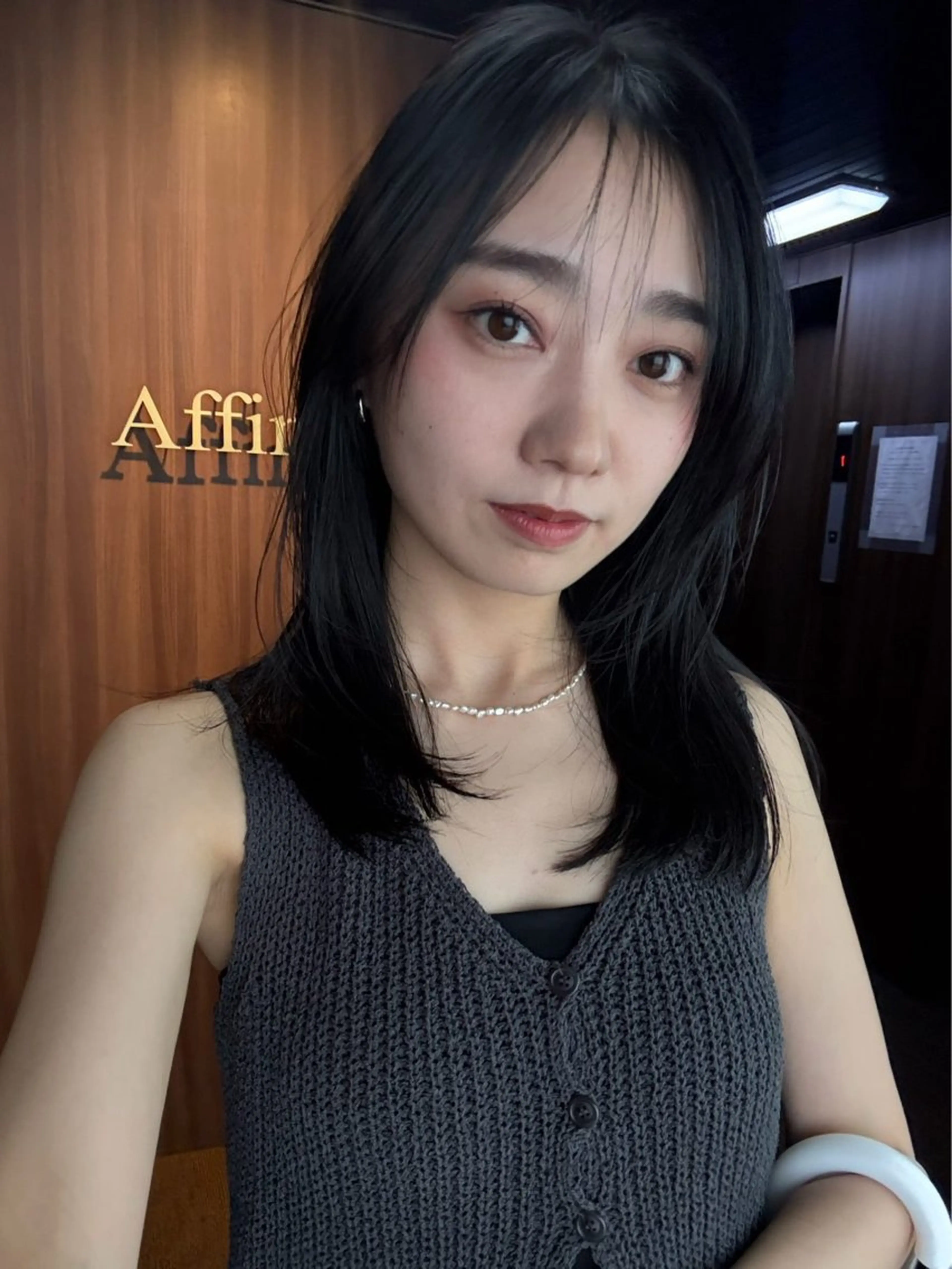 ミディアム カット レイヤー/ケアパーマ /ニュアンス/モードのヘアスタイル