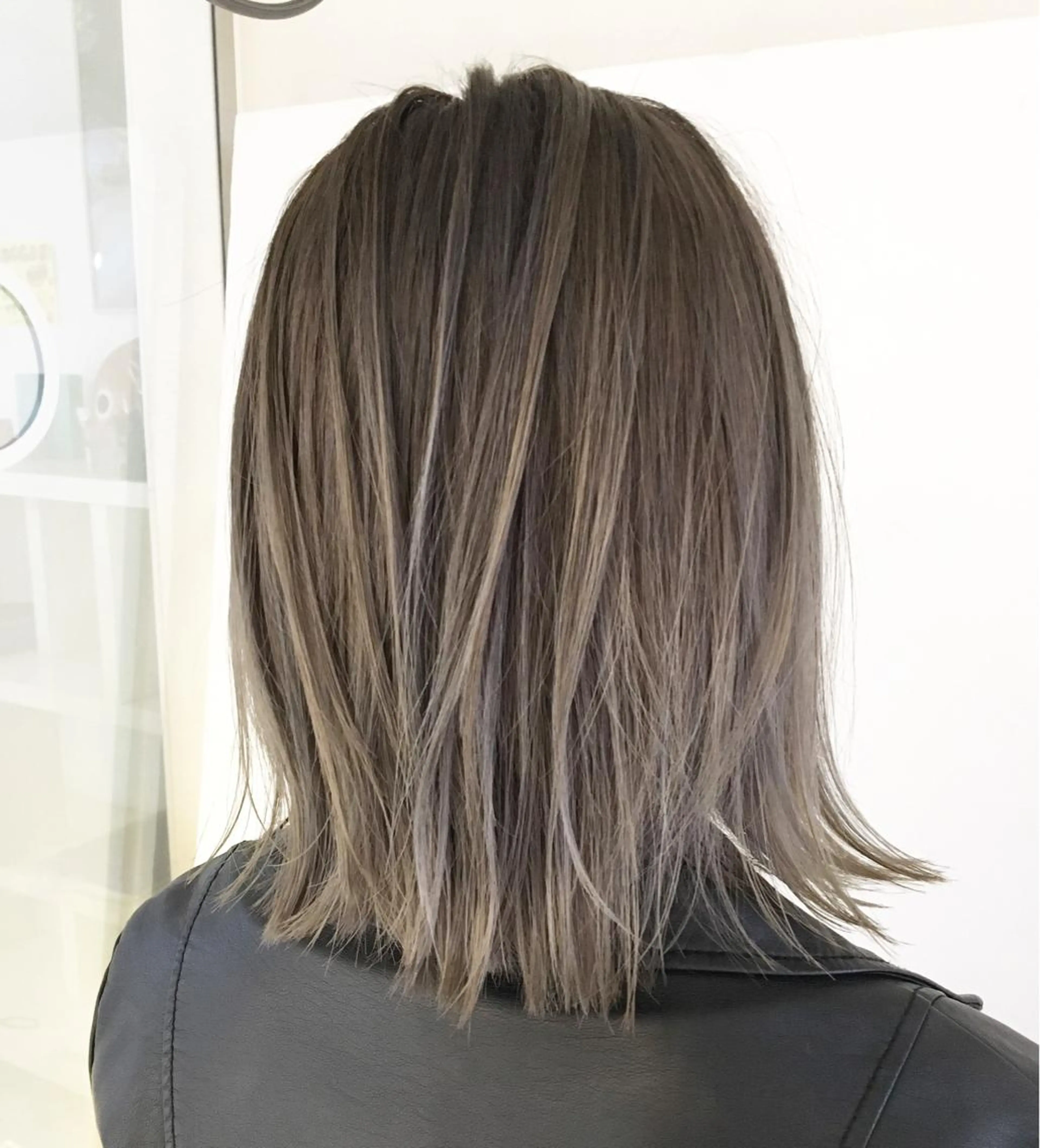 ショート アッシュ アッシュグレー ハイライト 渡辺 健太のヘアスタイル