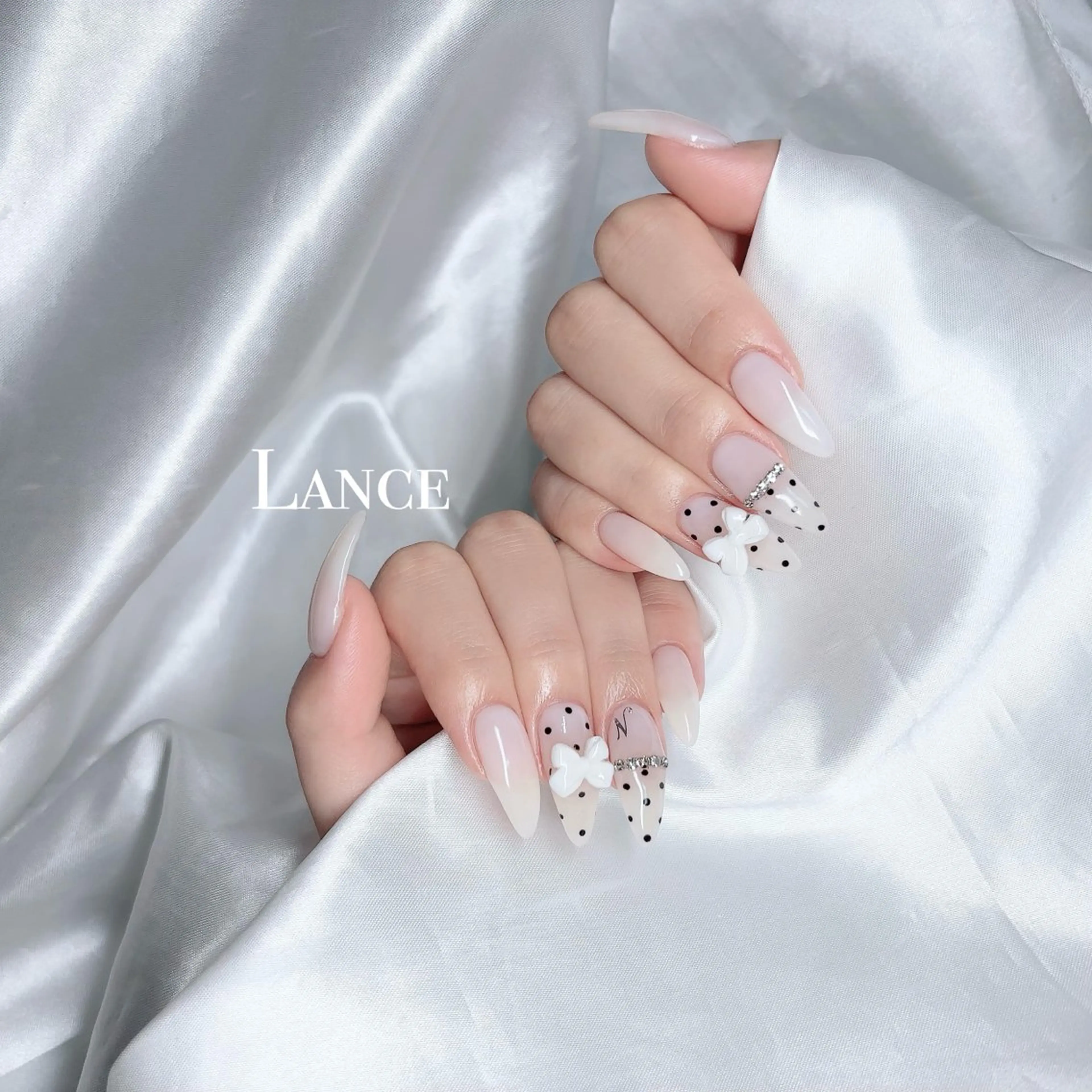 ネイル オーロラネイル フットネイル フレンチネイル キラキラネイル 韓国ネイル ハンドネイル Lance nailのネイルデザイン