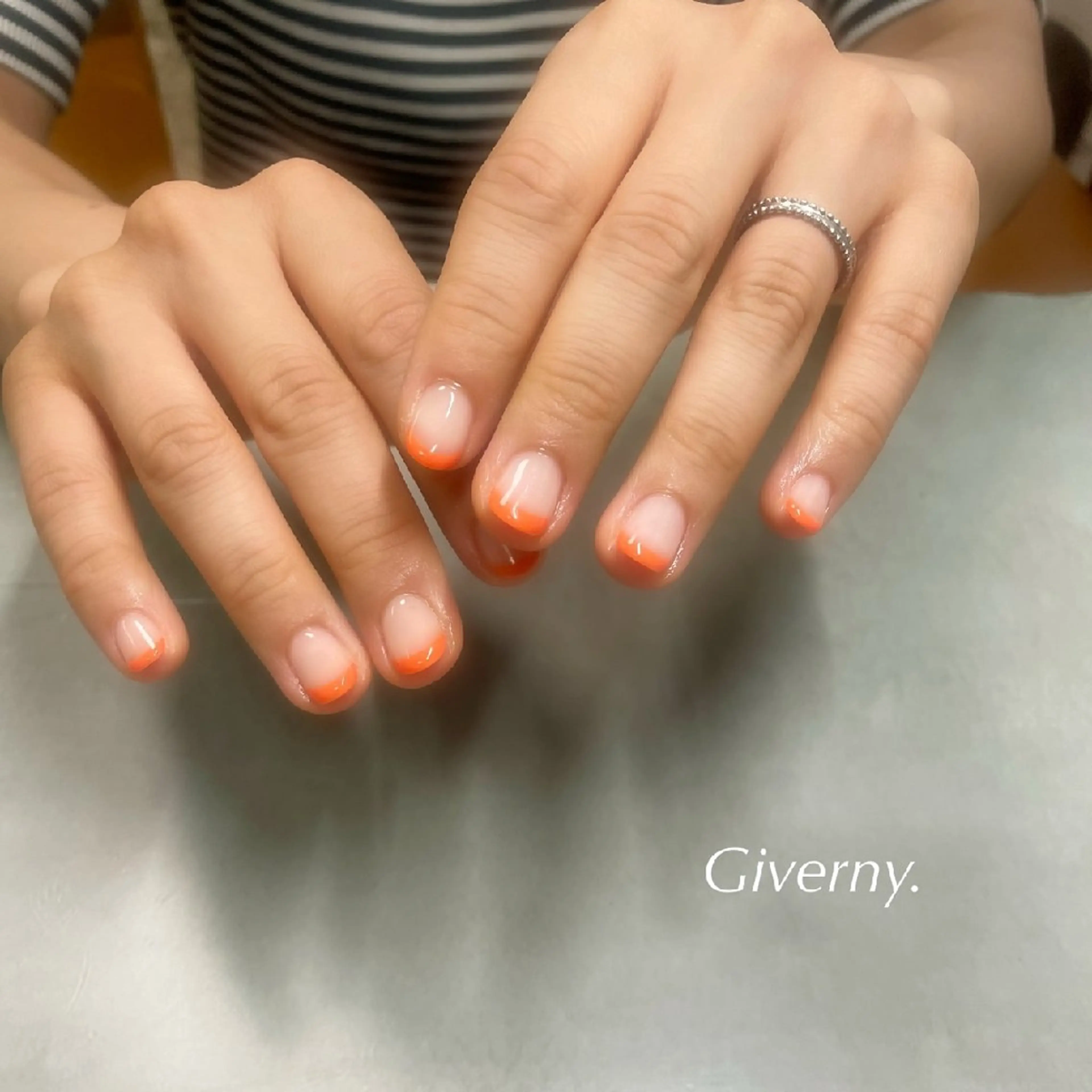 ネイル フレンチネイル オレンジ シンプルネイル 夏ネイル ハンドネイル Giverny .のネイルデザイン