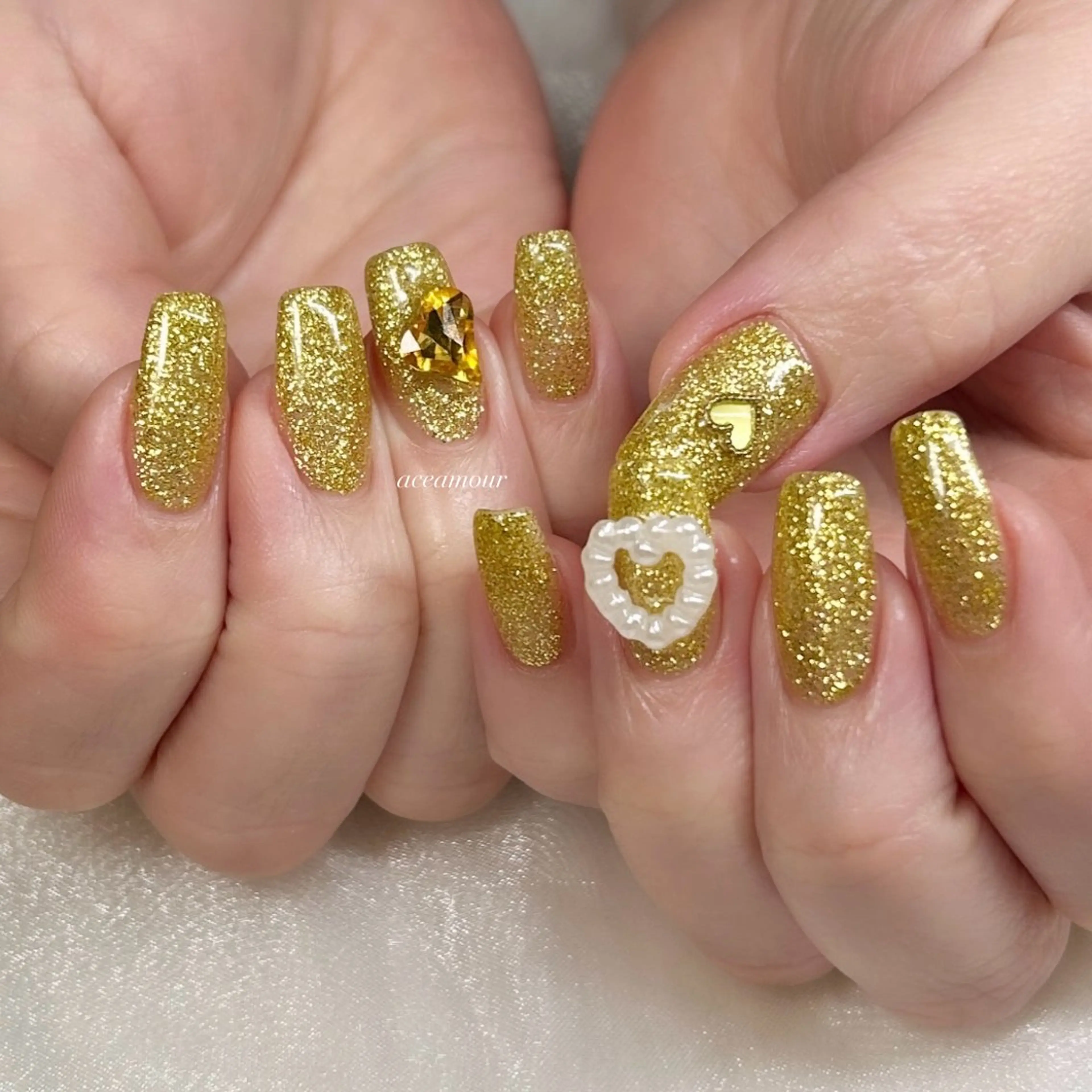 ネイル ゴールド キラキラネイル ラメ(グリッター) ワンカラーネイル 黄色 ネイル/耳つぼ /新ホワイトニングのネイルデザイン