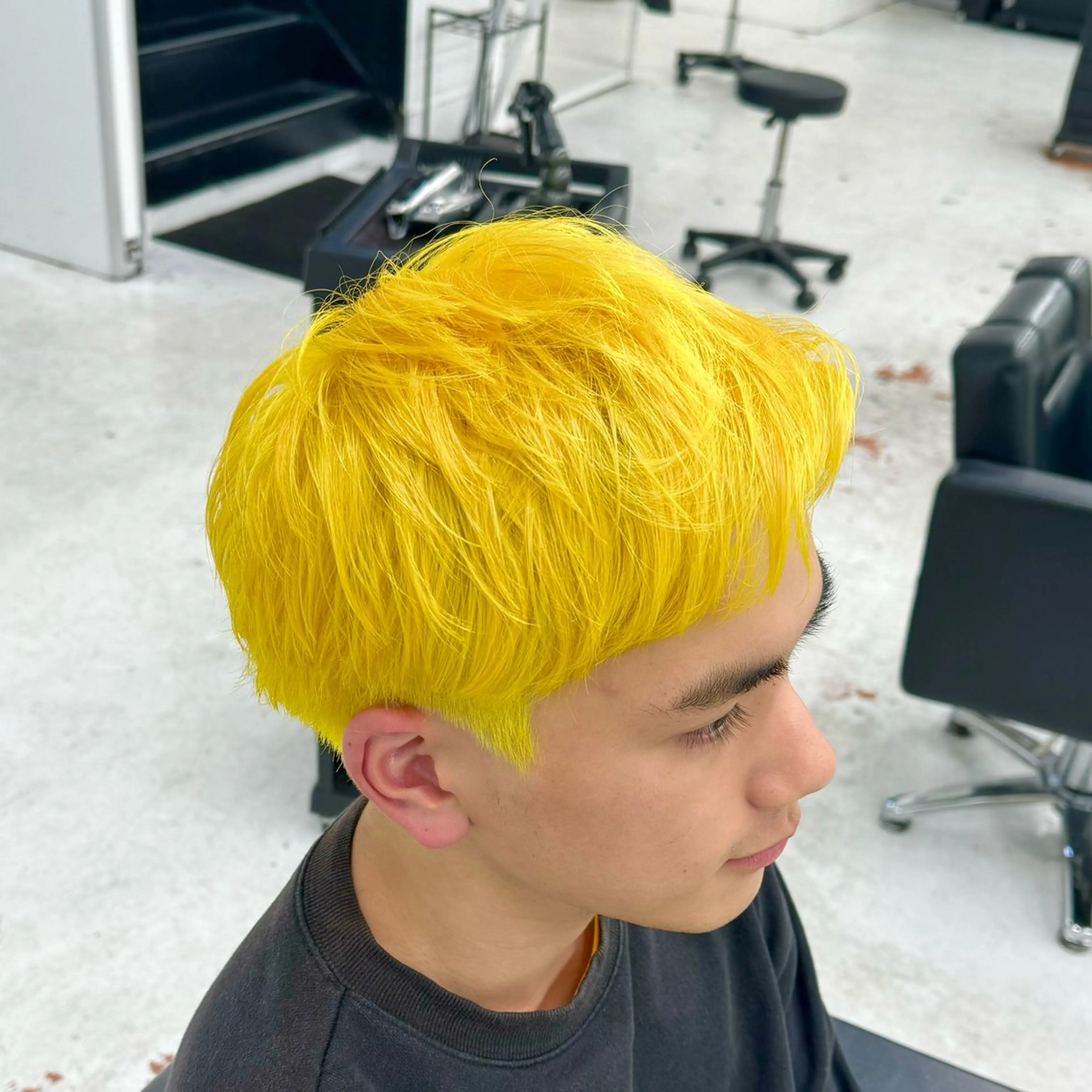 ショート カラー ブリーチ イエローカラー カット ヘアカラー 柏メンズカットパーマ NO.1タイチのヘアスタイル