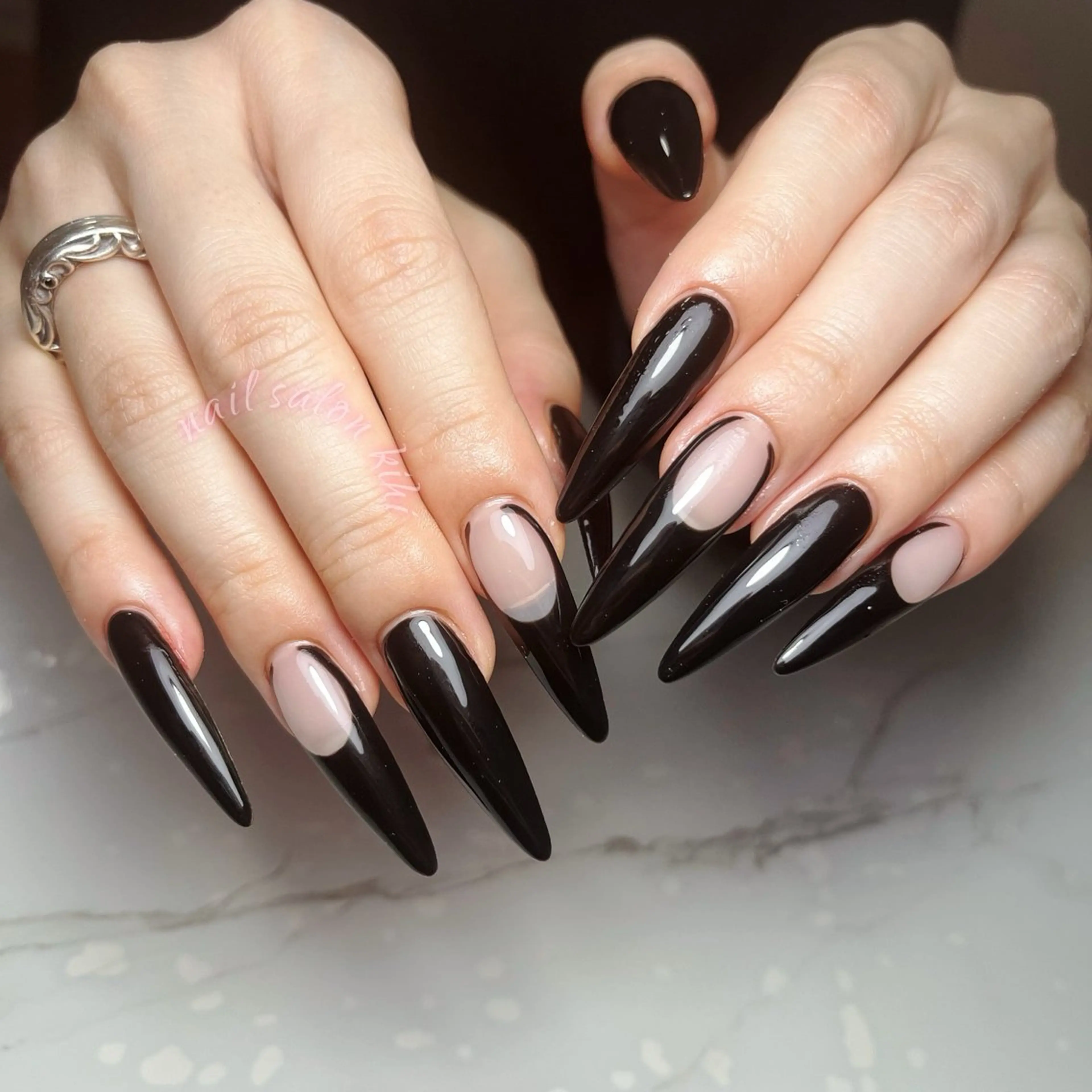 ネイル アートネイル フレンチネイル ジェルネイル グラデーション 韓国ネイル ハンドネイル 💕鈴木ユリ パラジェル/オフ無料のネイルデザイン