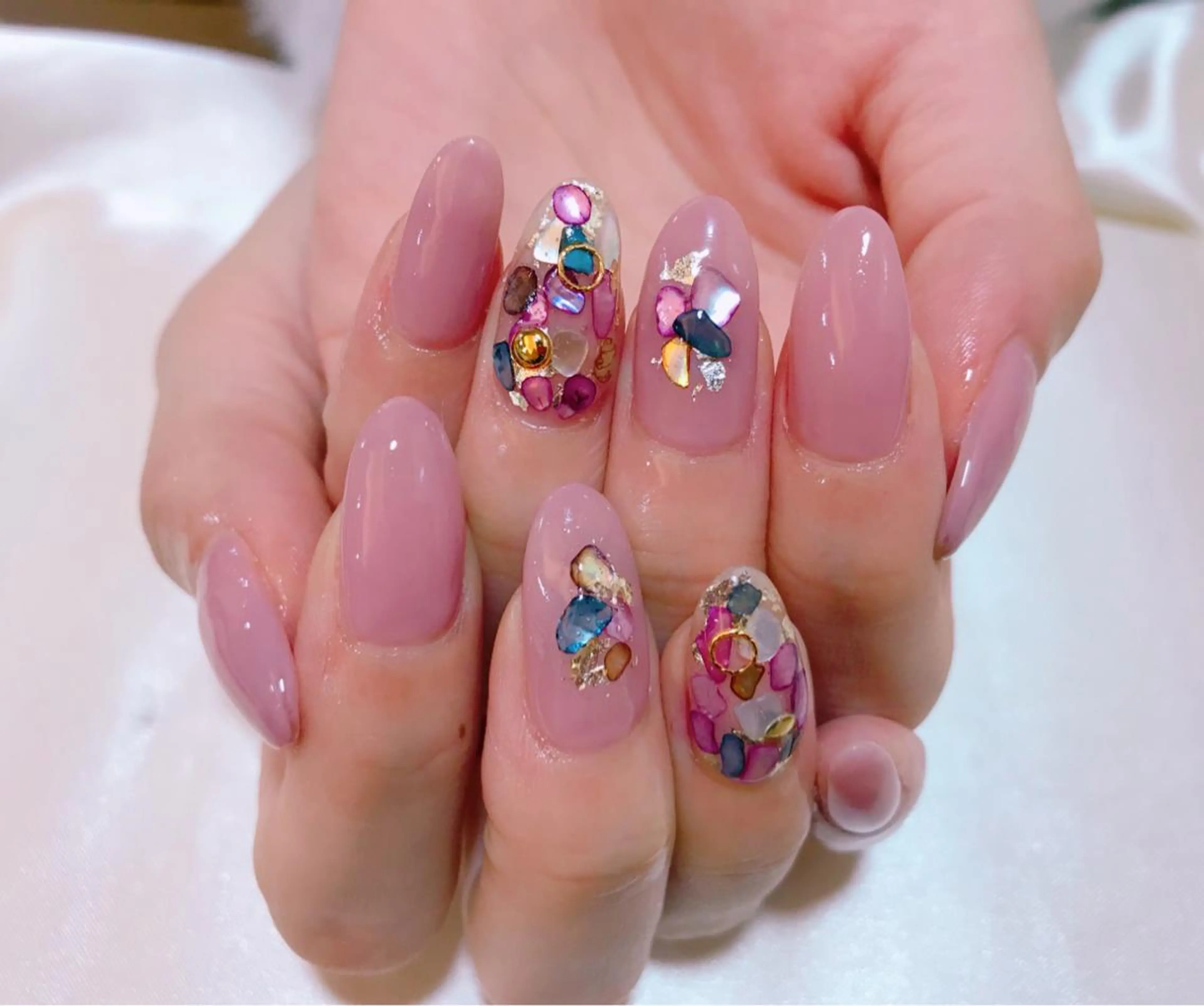 ネイル ストーンネイル nailsalon colon所属・nailartist lisaのネイルデザイン