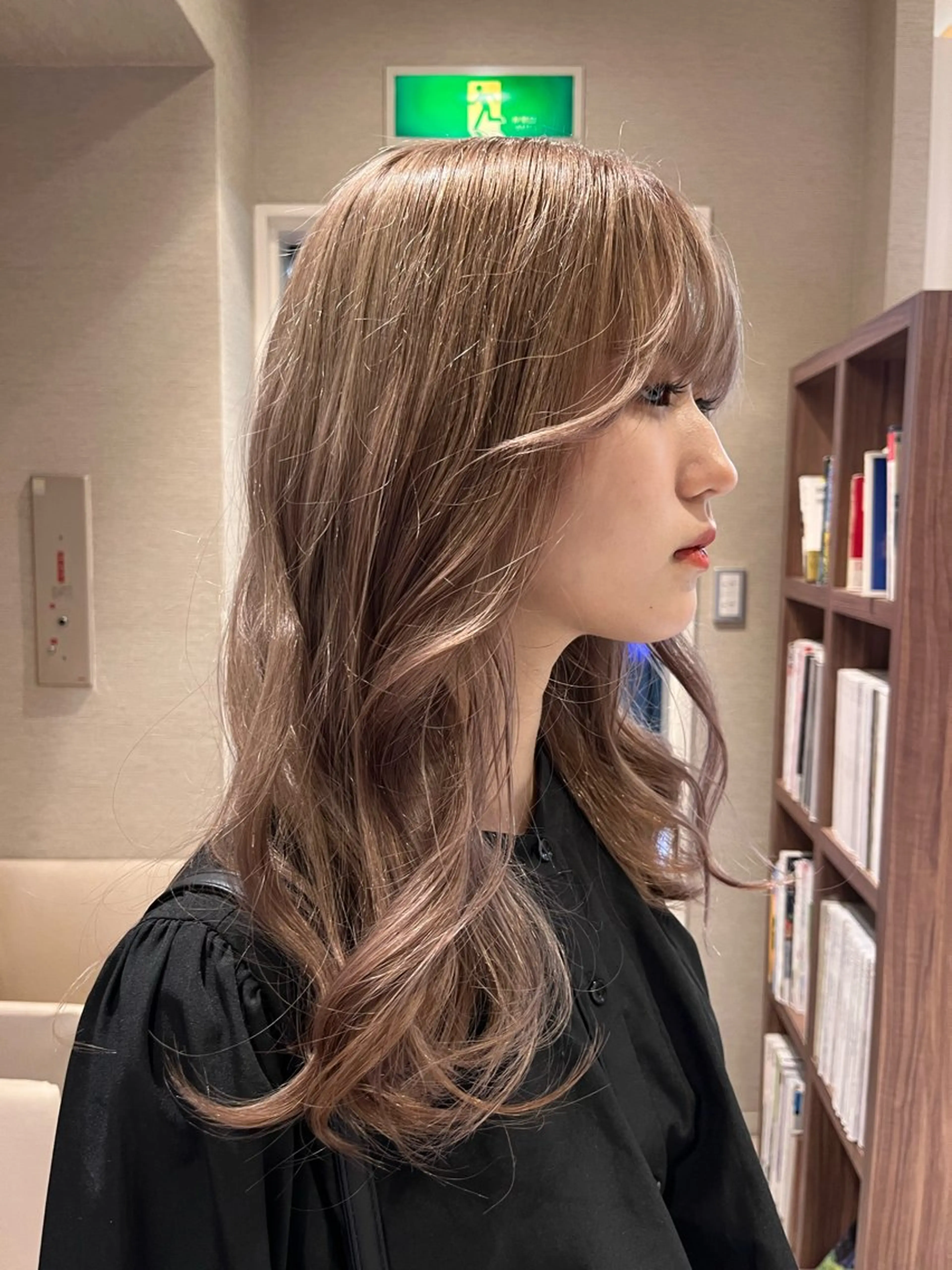 ロング カラー ベージュカラー ブリーチ ミルクティーベージュ dogstar小林諒 レイヤー/パーマのヘアスタイル