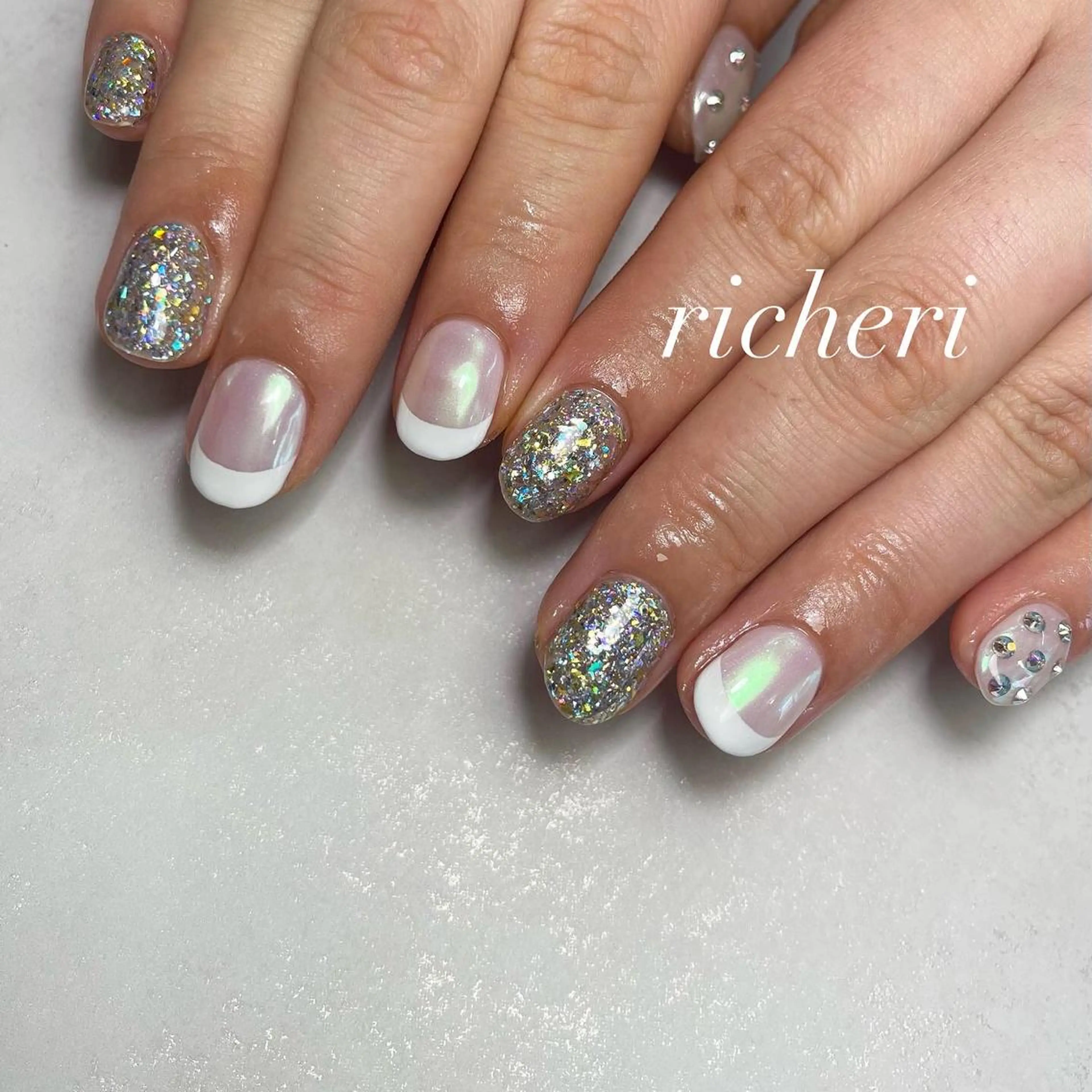 ミディアム ネイル 韓国風ヘア アートネイル オーロラネイル フレンチネイル ジェルネイル richeri beautyのエステ・リラクイメージ