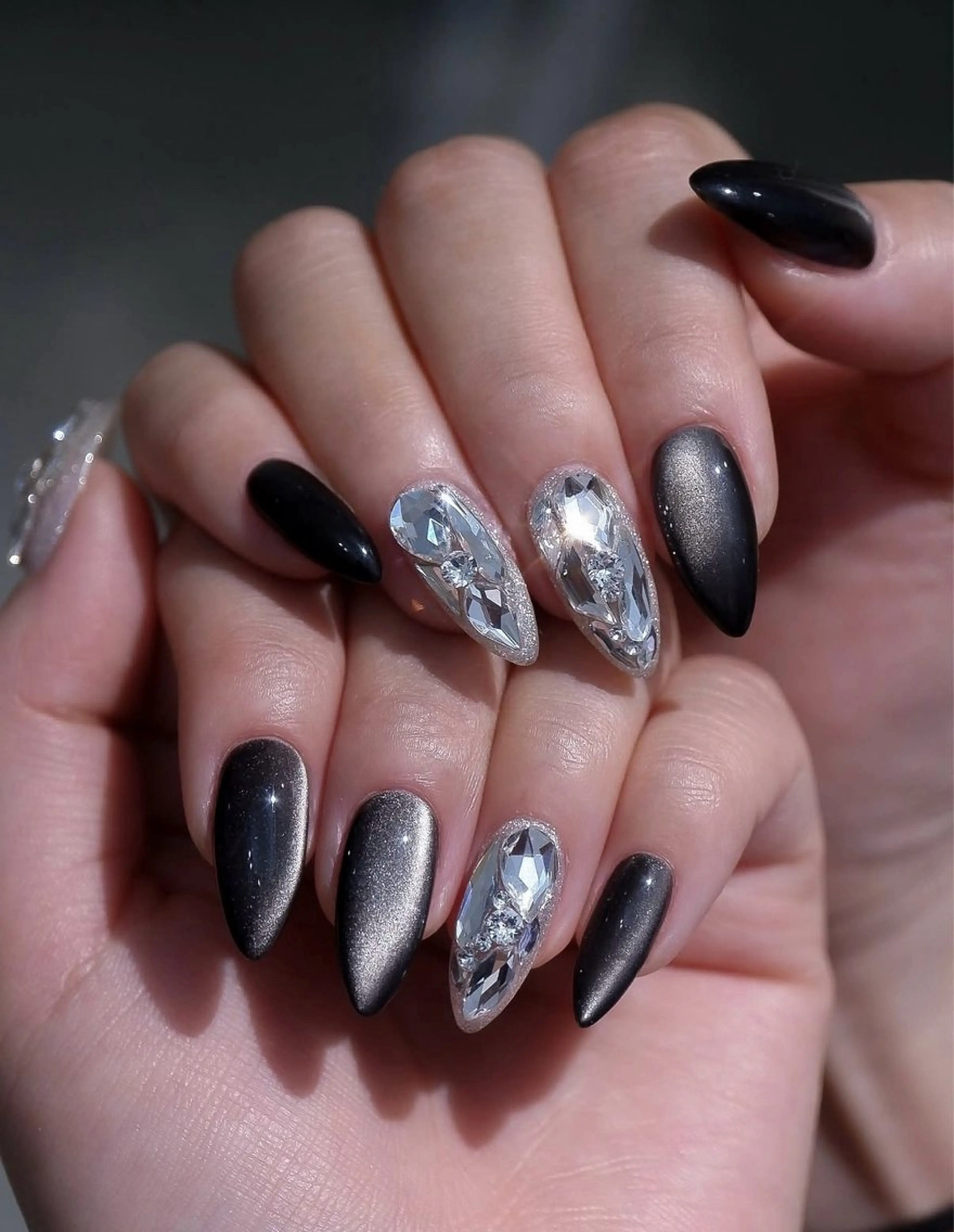 ネイル アートネイル マグネットネイル ワンカラーネイル シルバー シンプルネイル ハンドネイル ハンドケア NailSalon✨ Écrinエクランのネイルデザイン