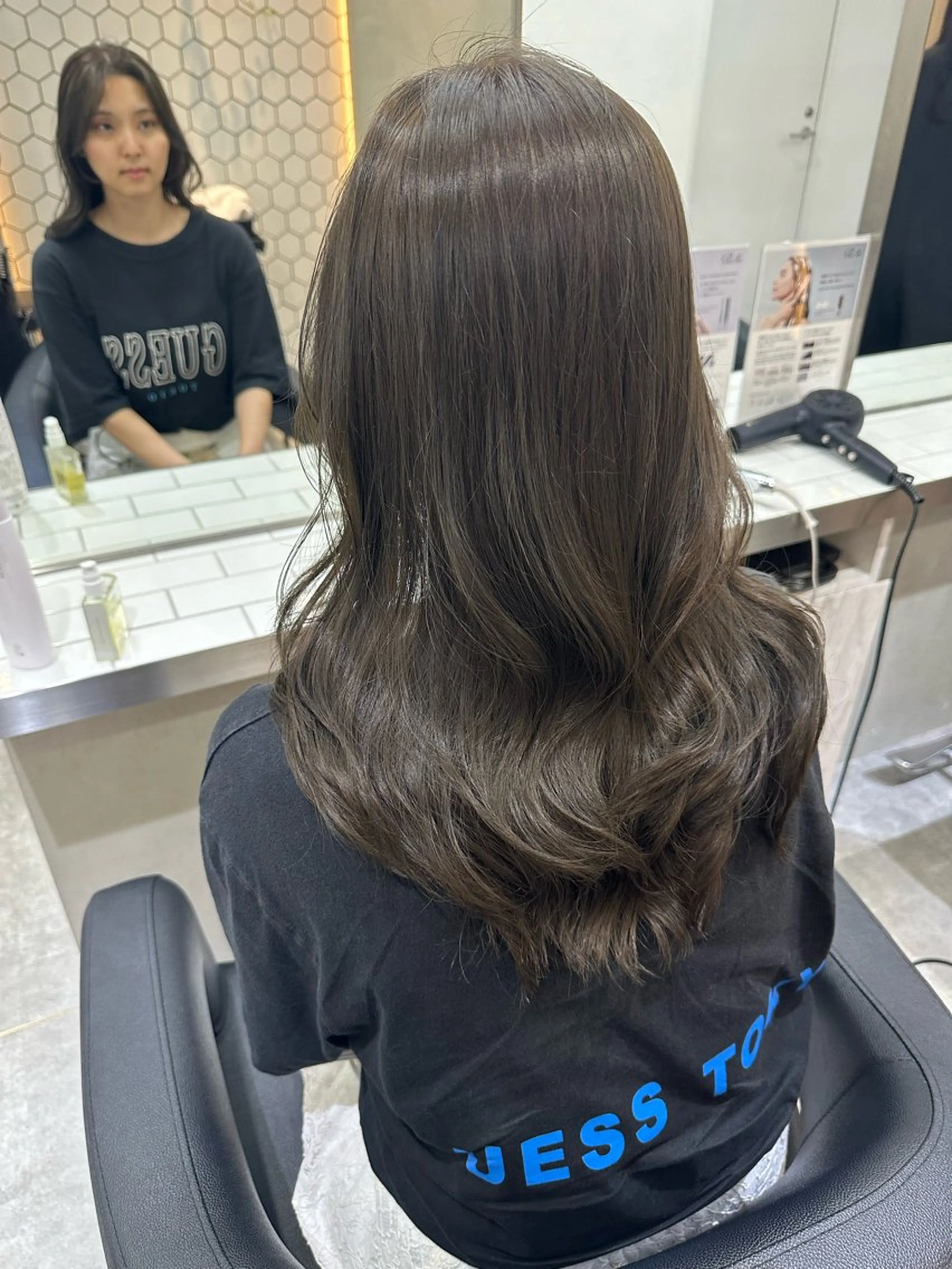 セミロング カラー カット ヘアカラー トリートメント 艶髪レイヤー顔周り グレージュ添田晃基のヘアスタイル