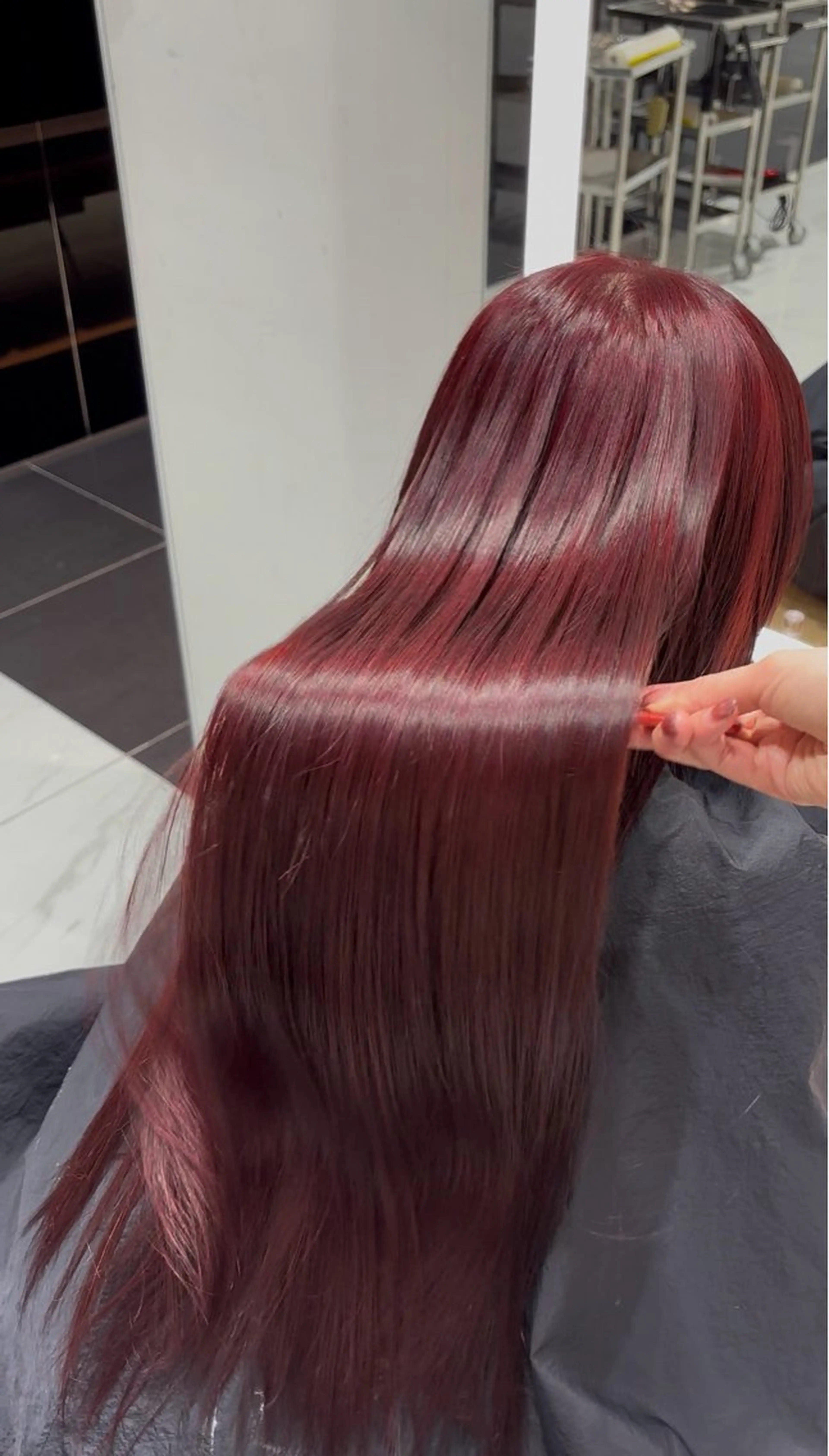 ロング カラー レッドカラー ロング ヘアカラー Miyu's Shibuya Flag所属・ねね🦖 /ブリーチカラーのヘアスタイル