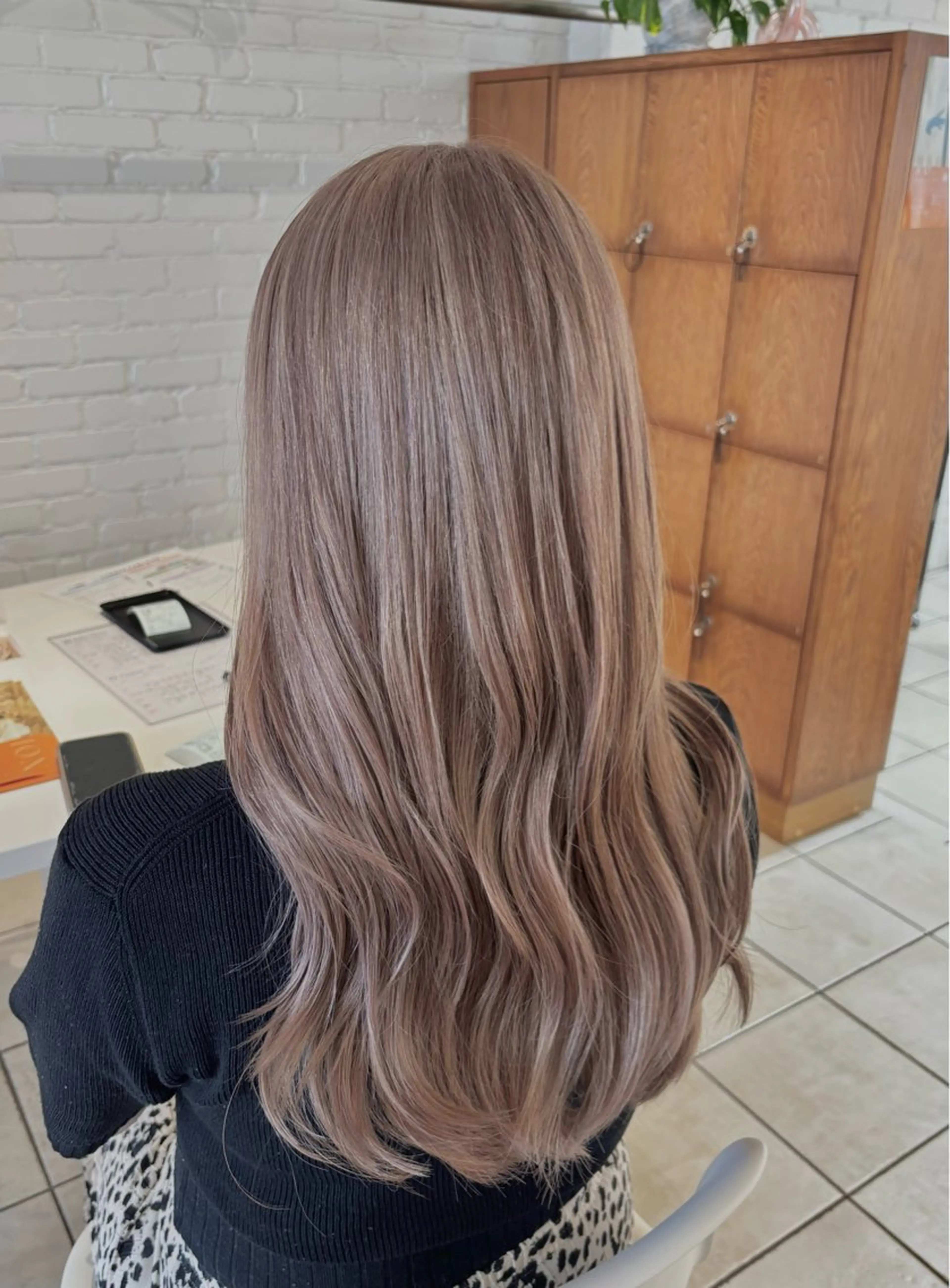 デザインカット＋ケアブリーチ＋トリートメントの写真