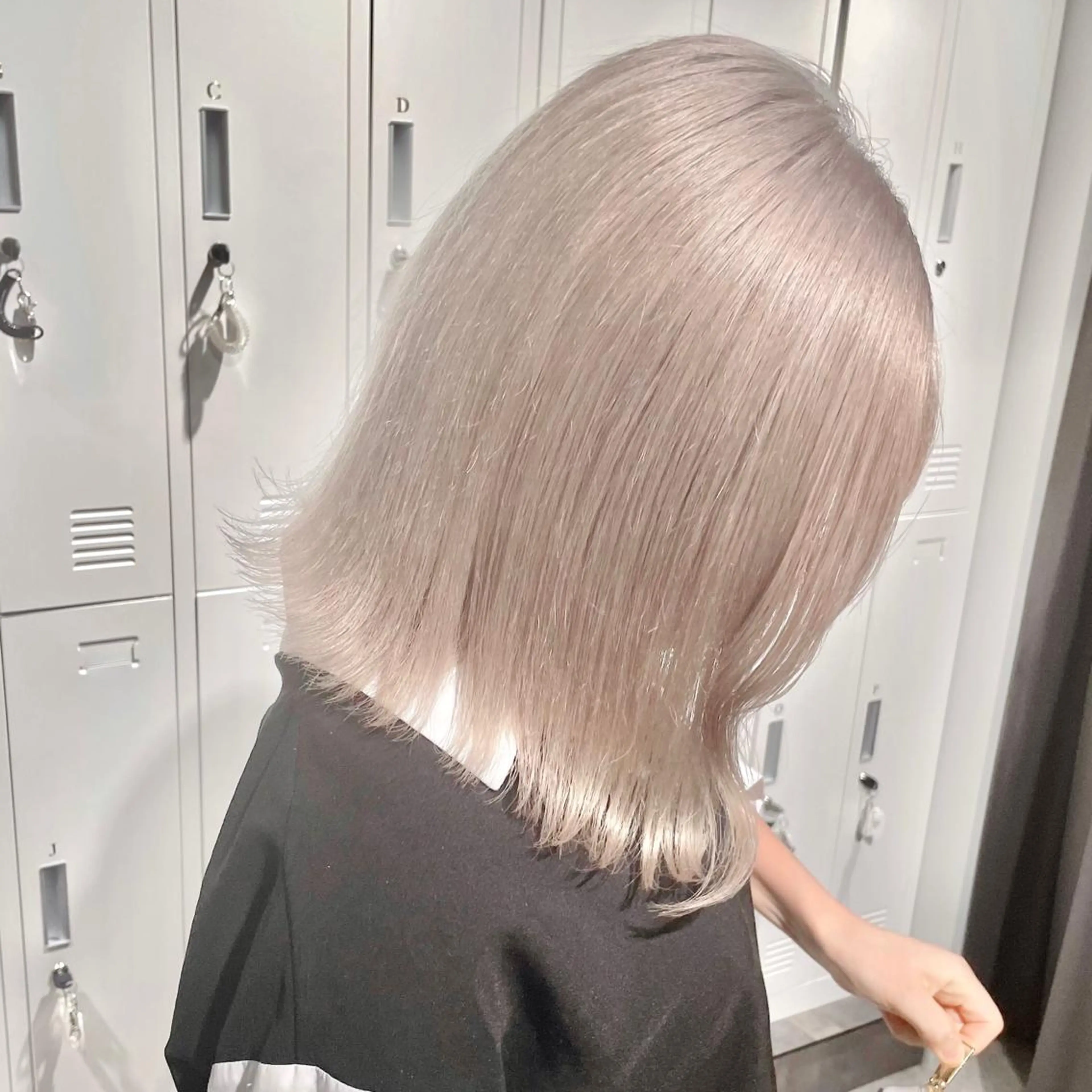 セミロング カラー ベージュカラー ホワイトベージュ ヘアカラー トリートメント MiL所属・✨ハイトーン✨ 濱田知孝のヘアスタイル