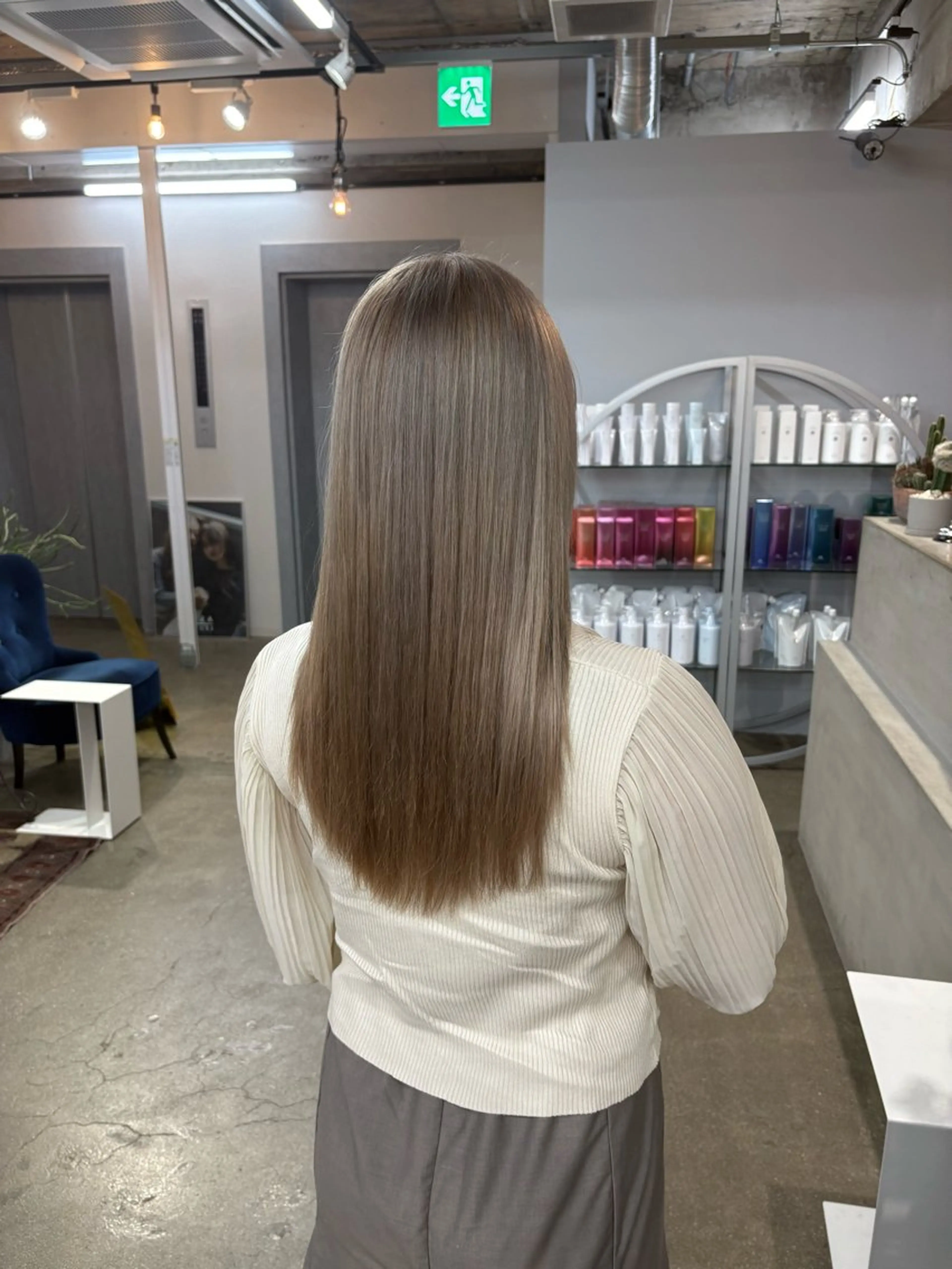 ロング ニシタニ コハルのヘアスタイル