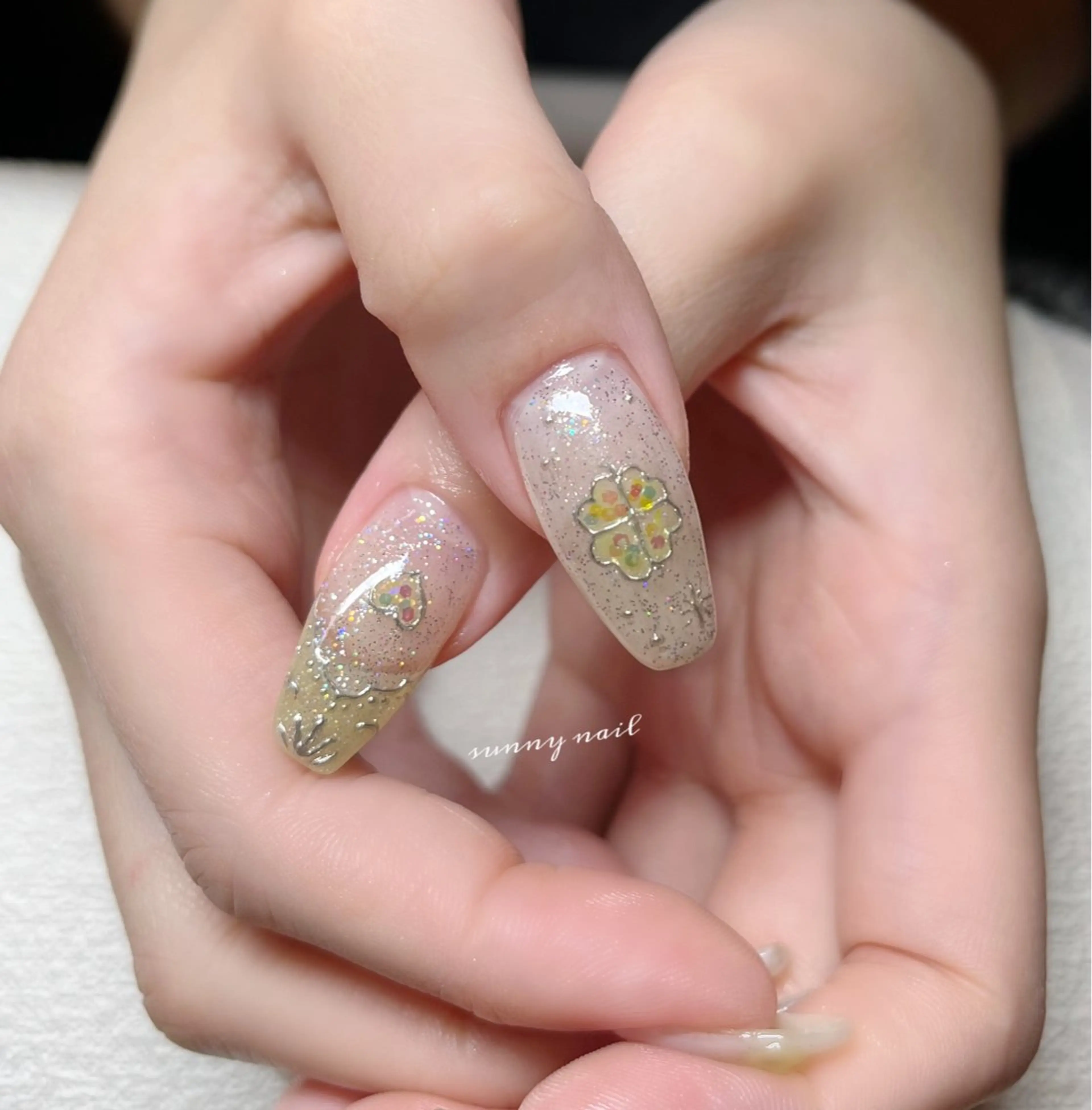 ネイル ジェルネイル ラメ(グリッター) ミラーネイル パラジェル シルバー sunny nailのネイルデザイン