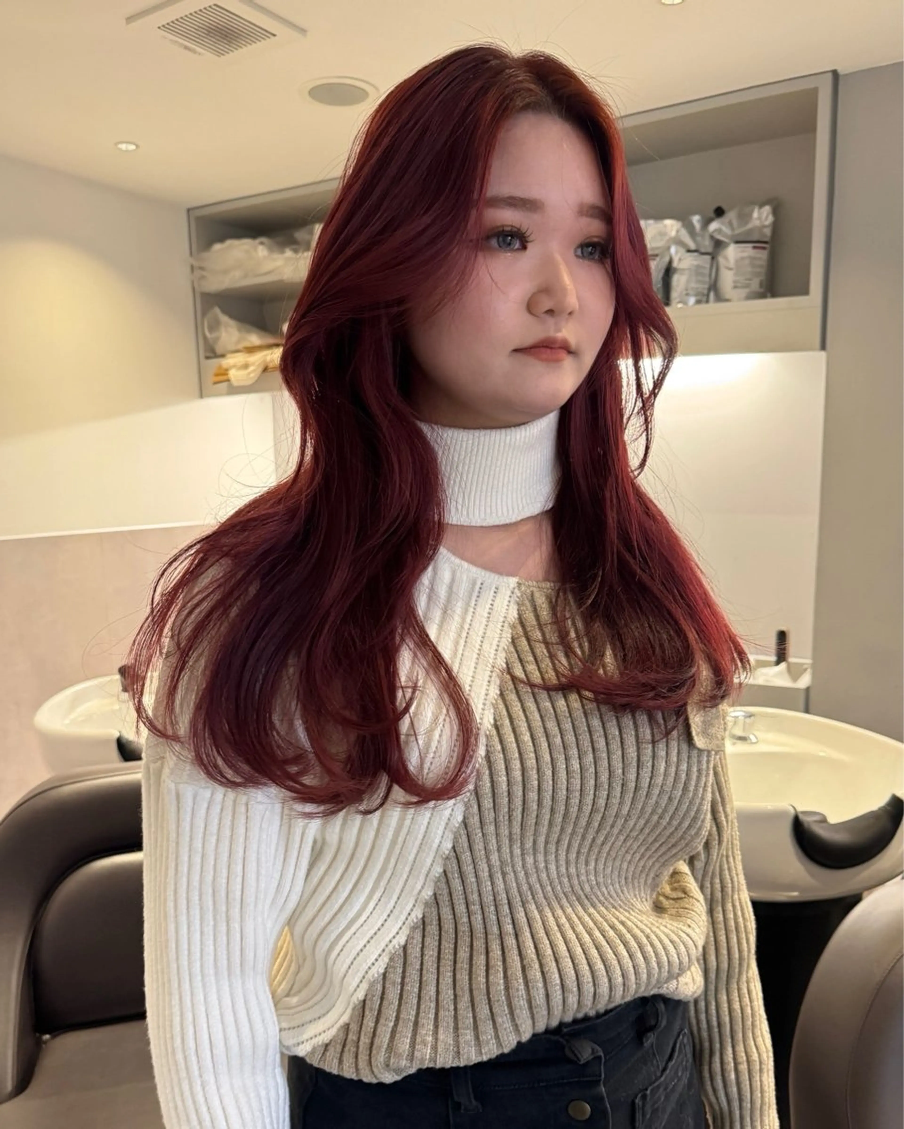 ロング カラー ブリーチ レッドカラー カット ヘアカラー トリートメント RAIMA ハイトーン/レイヤーのヘアスタイル