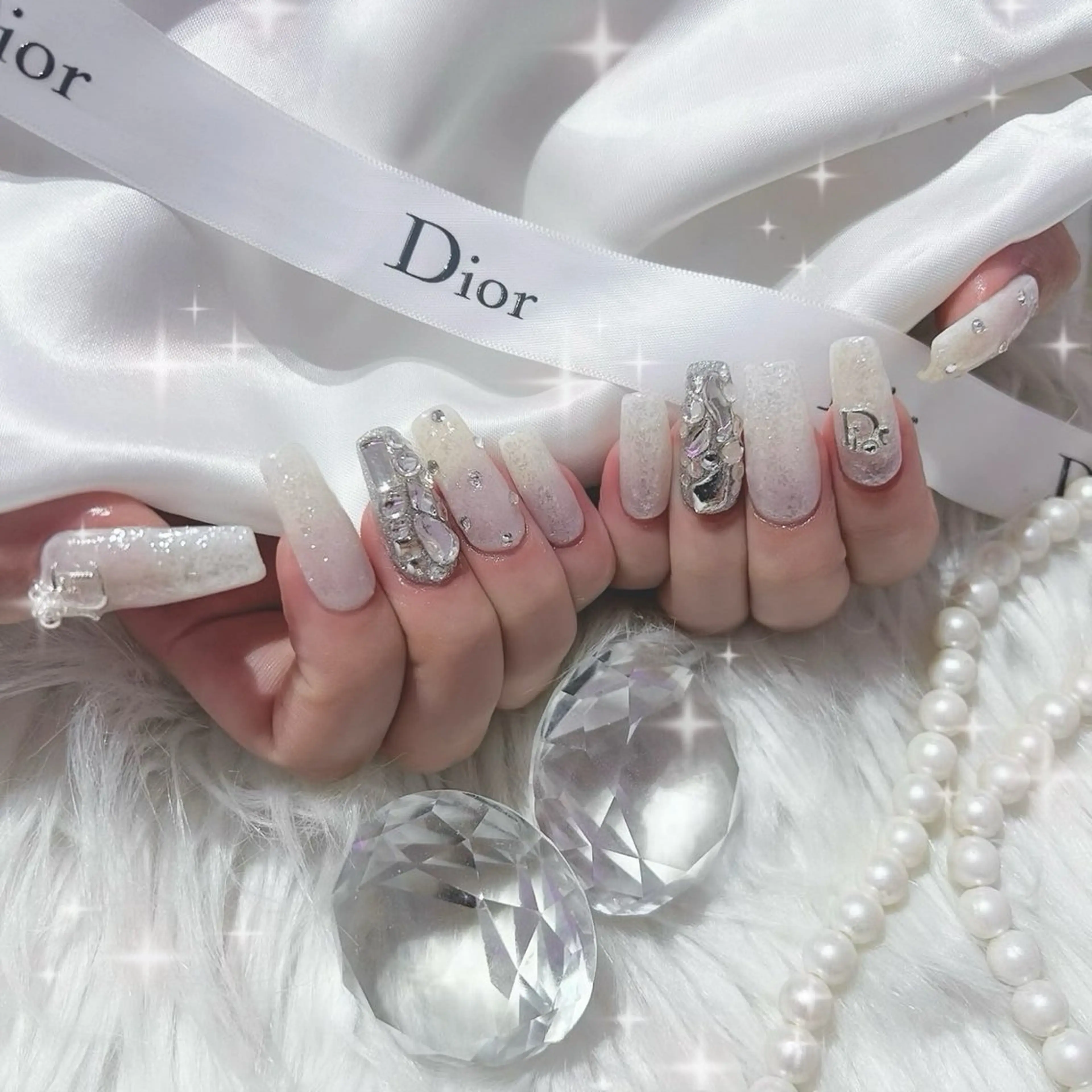 ネイル キラキラネイル 韓国ネイル ワンホンネイル ホワイト élu by Noriko 前原のネイルデザイン