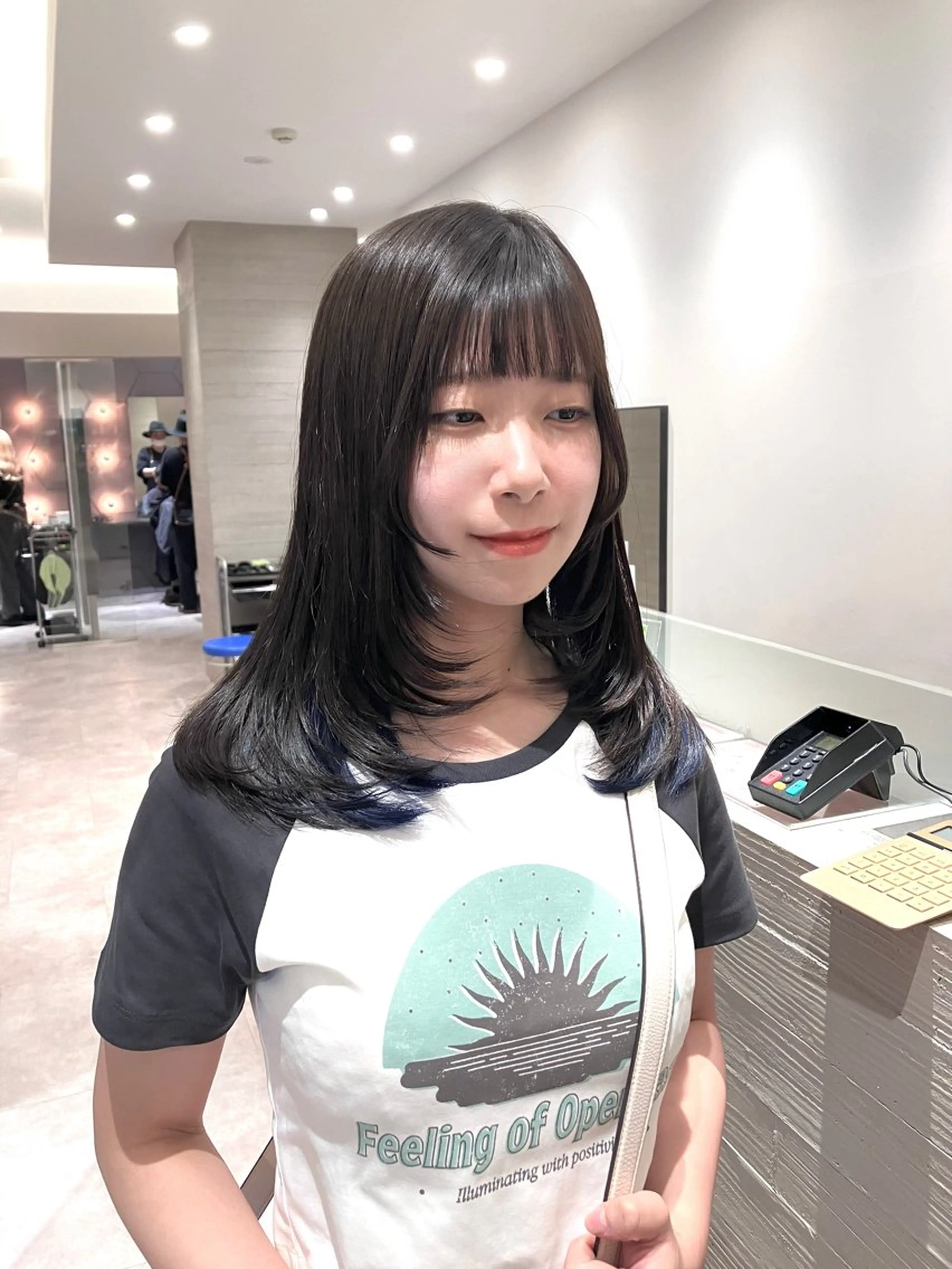 ロング レイヤーカット サキ🤍ハイトーン 🩰くびれ巻きヘアのヘアスタイル