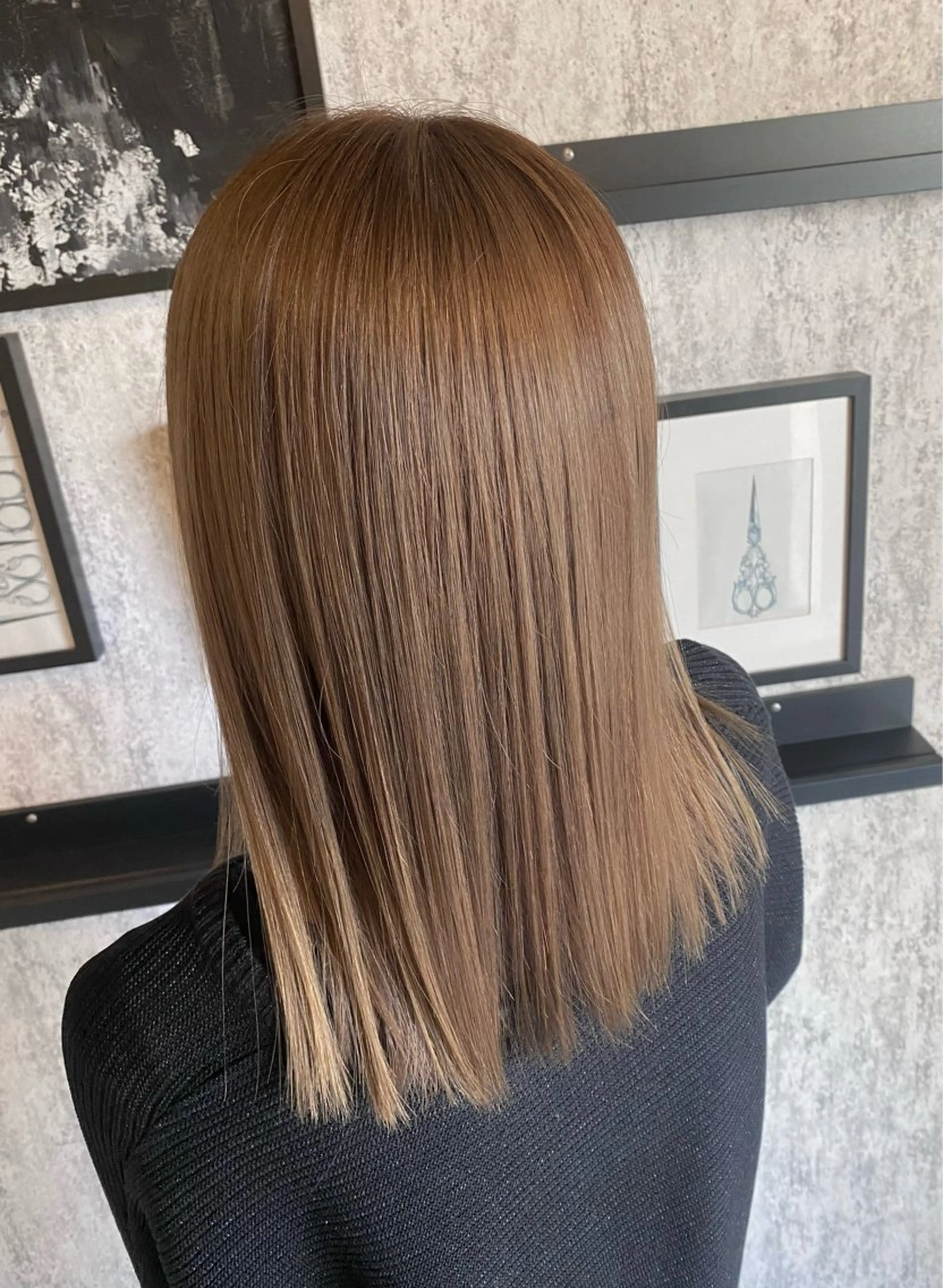 ミディアム カラー ベージュカラー ブリーチ ハイトーンカラー ハイトーンベージュ シェアサロンR所属・川合 勇気のヘアスタイル