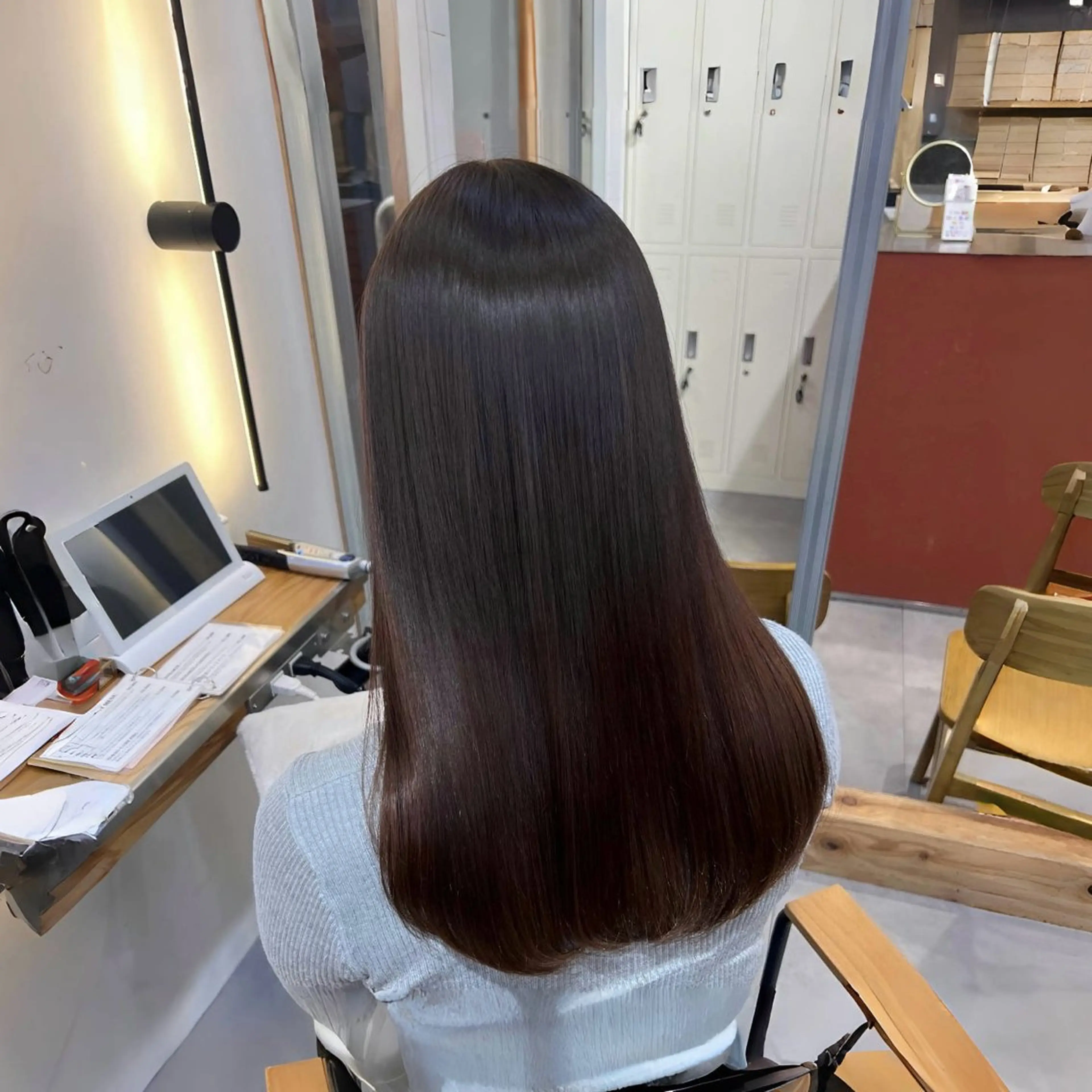 ロング カラー パーマ ベージュカラー 黒髪 ブルーカラー ブルーブラック ブラウンカラー カット ヘアカラー 縮毛矯正 トリートメント ブリーチなし/ ベージュ/akiraのヘアスタイル