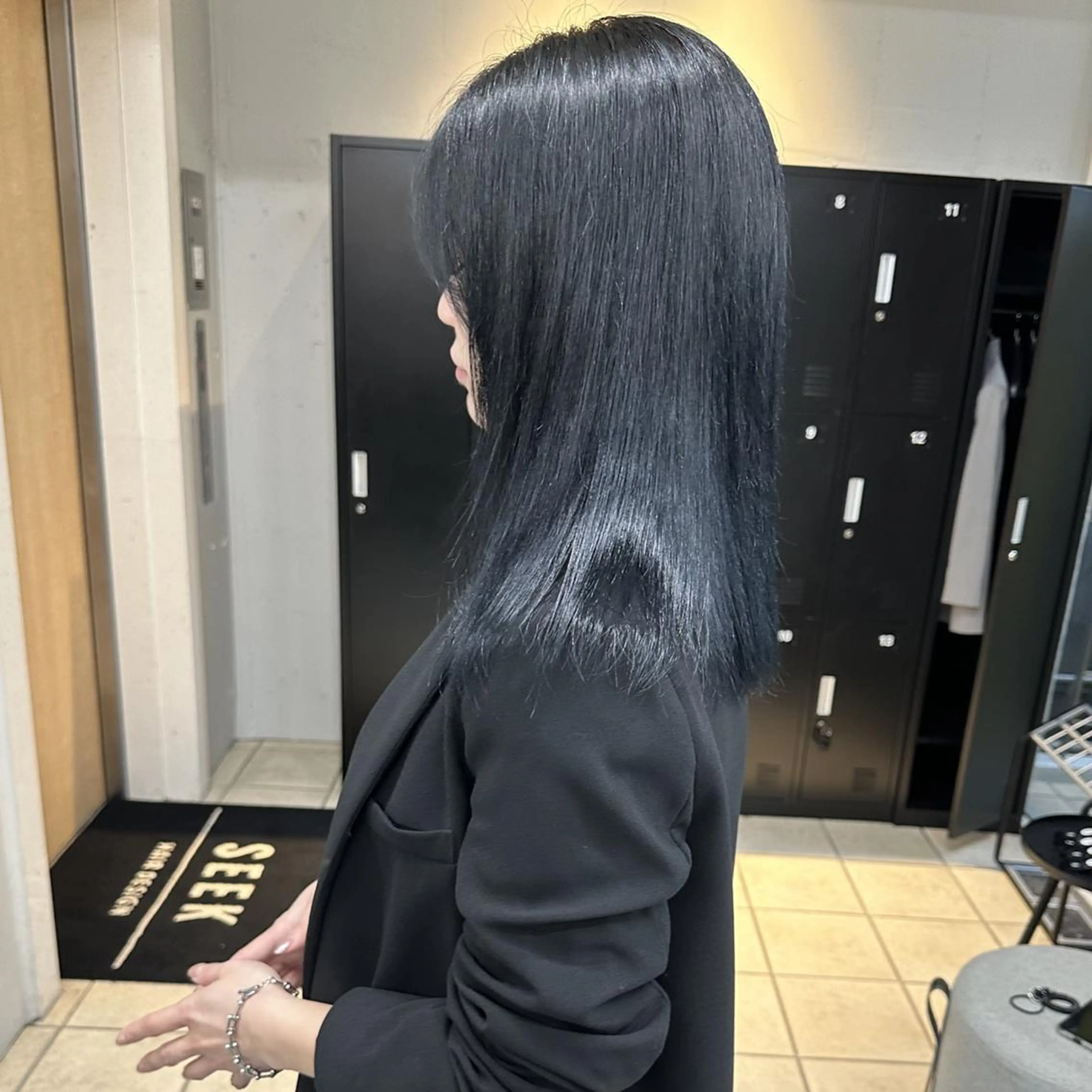 カラー セミロング 黒髪 ブルーカラー ブルーブラック 透明感カラー ヘアカラー トリートメント 透明感🪽艶カラー☆ 伊東 楓のヘアスタイル