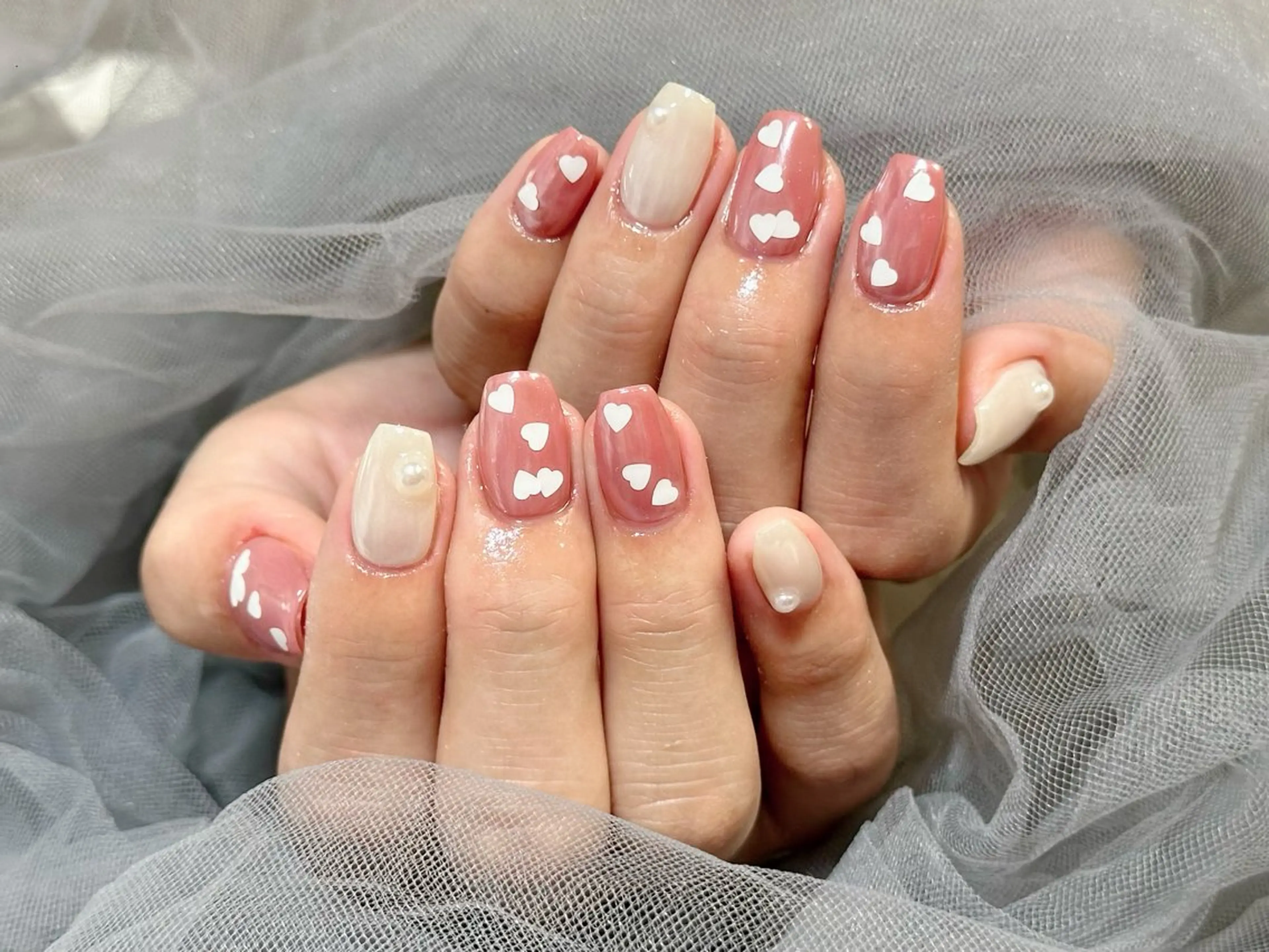 ネイル オーロラネイル ハート ピンク ホワイト ハンドネイル KURELLY所属・Nail Salon KURELLYのネイルデザイン