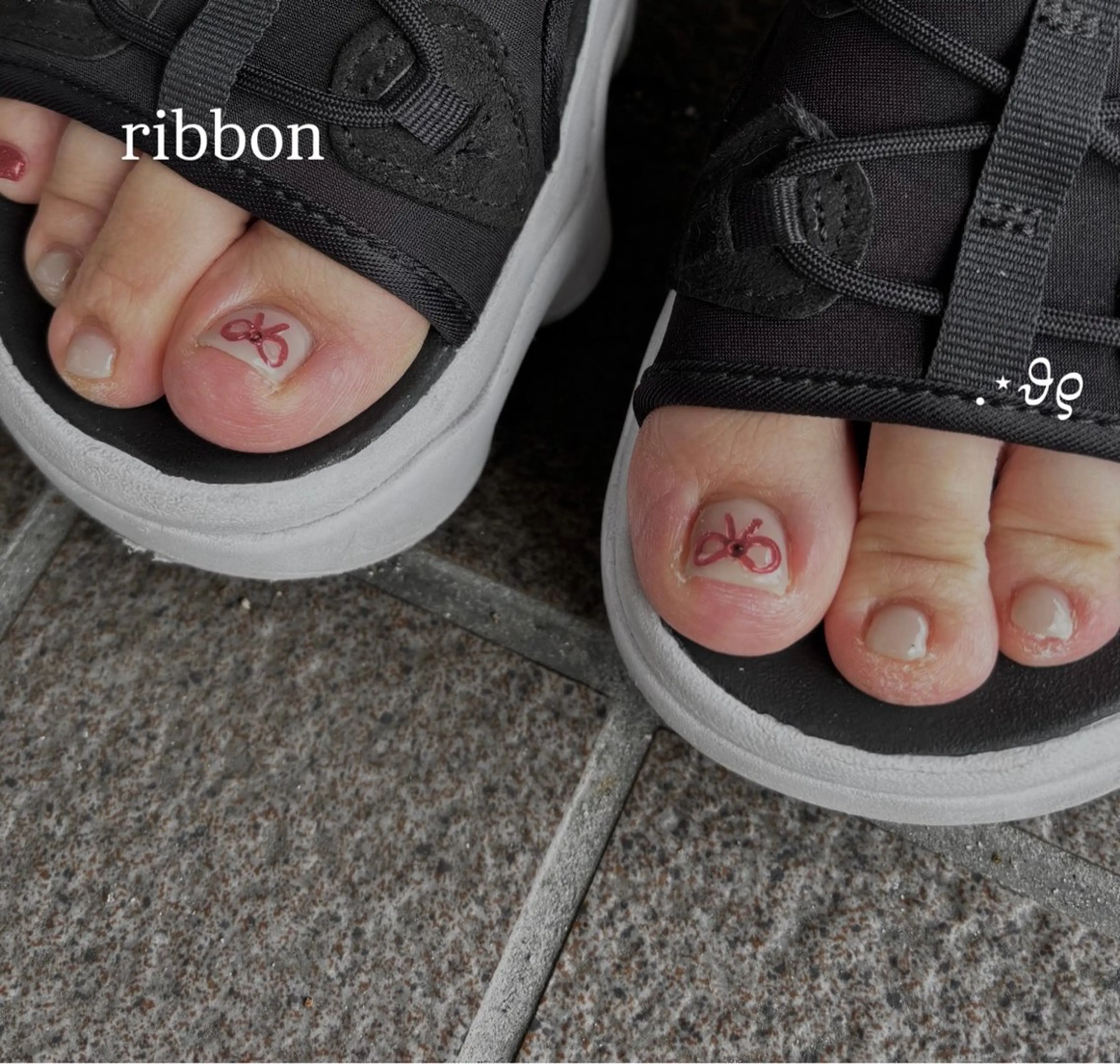ネイル フットネイル リボン ICONIQ春日店所属・渕上 花純のネイルデザイン
