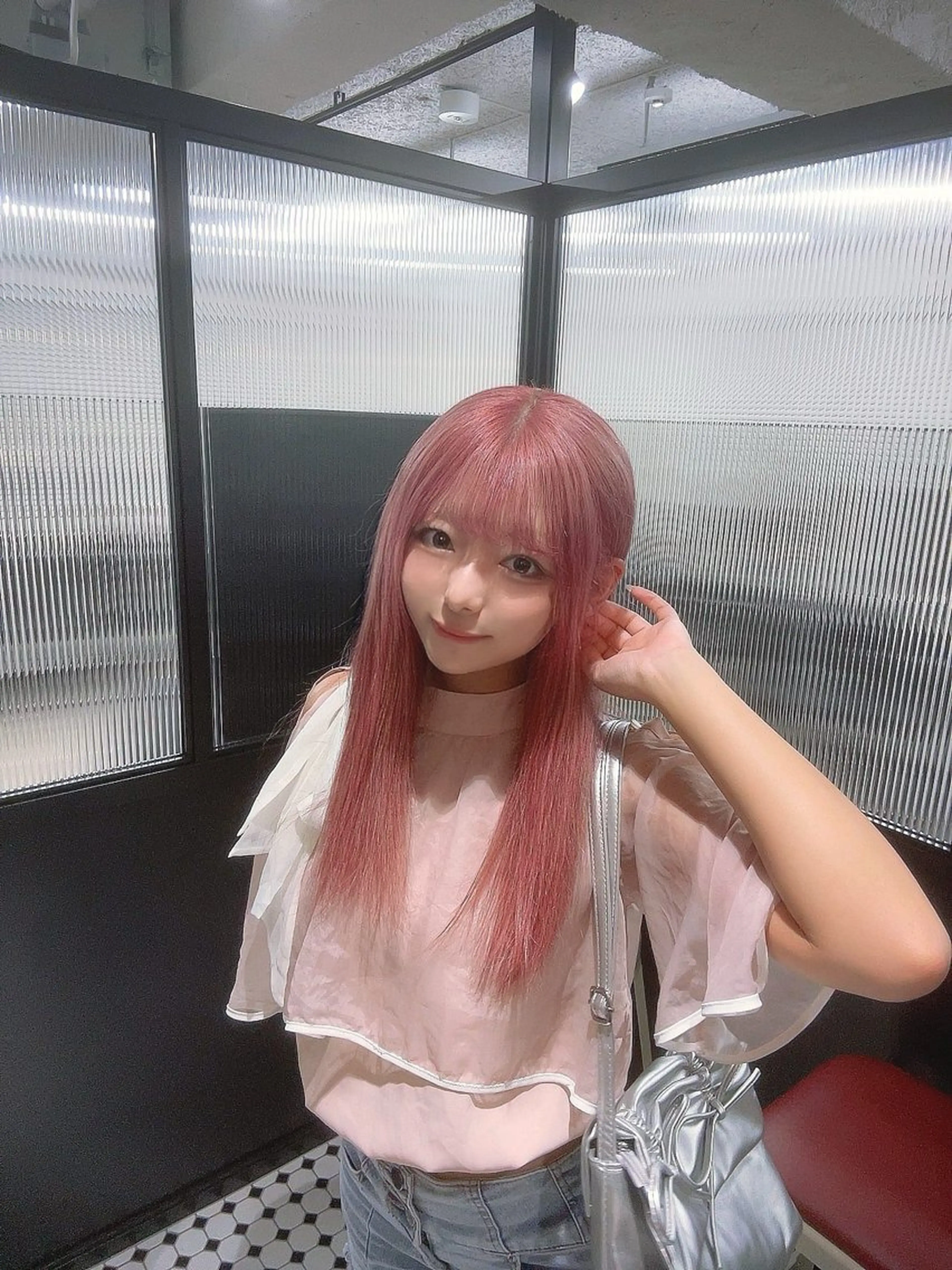 ロング カラー ヘアカラー トリートメント ヘアセット 韓国/トレンド レイヤー【101】のヘアスタイル