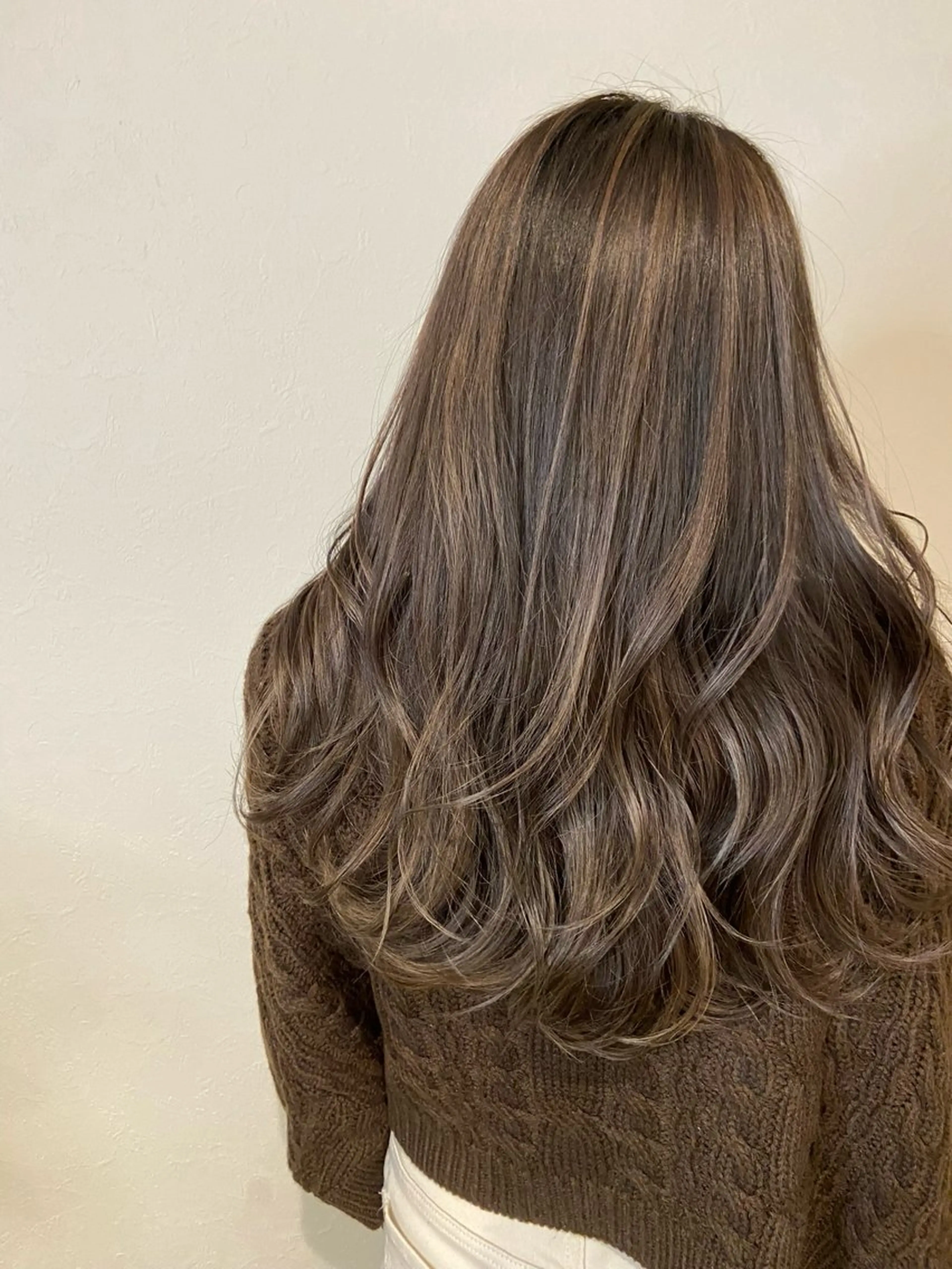 セミロング aini上本町 吉元直明のヘアスタイル