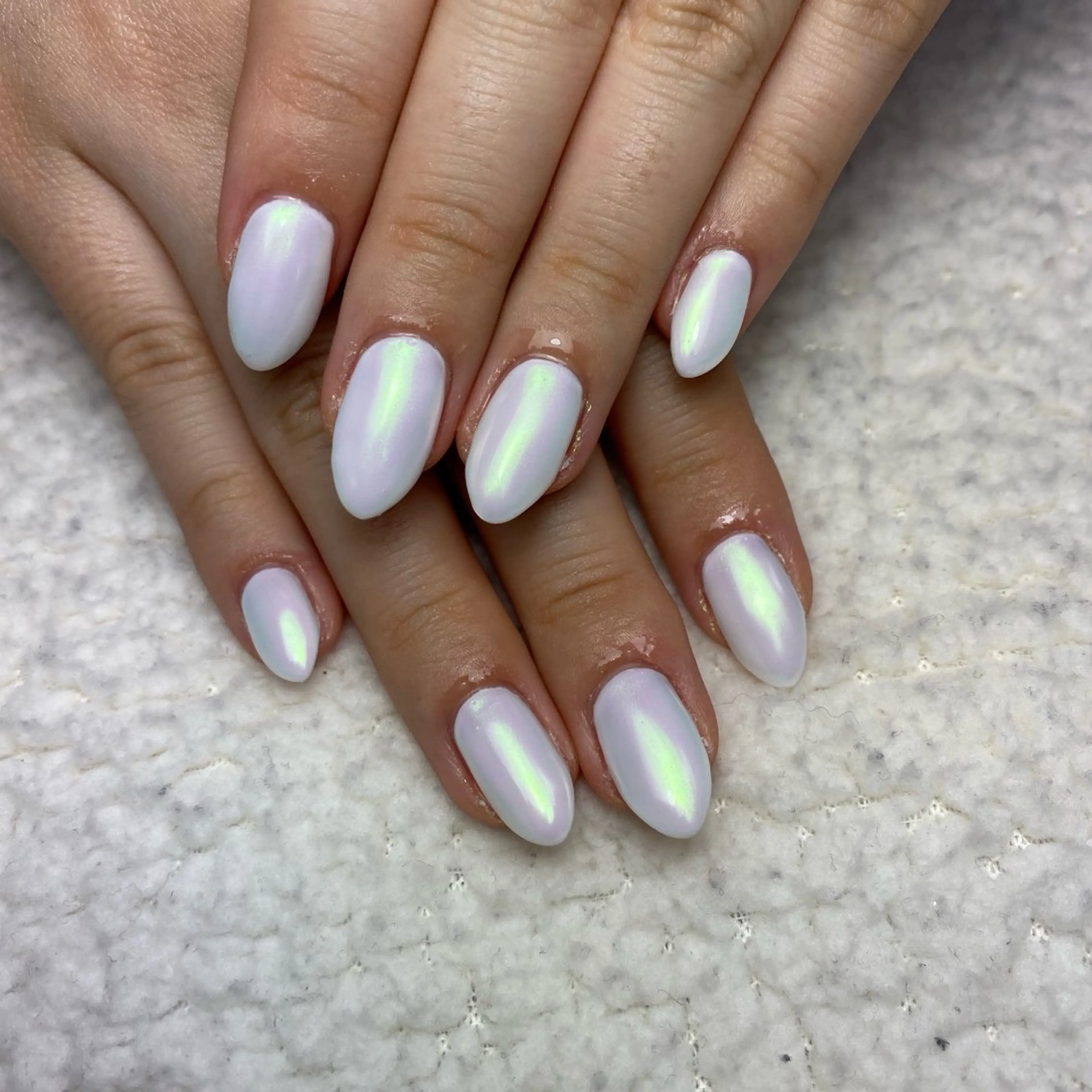 ネイル オーロラネイル ホワイト ハンドネイル COCO+所属・COCO +のエステ・リラクイメージ