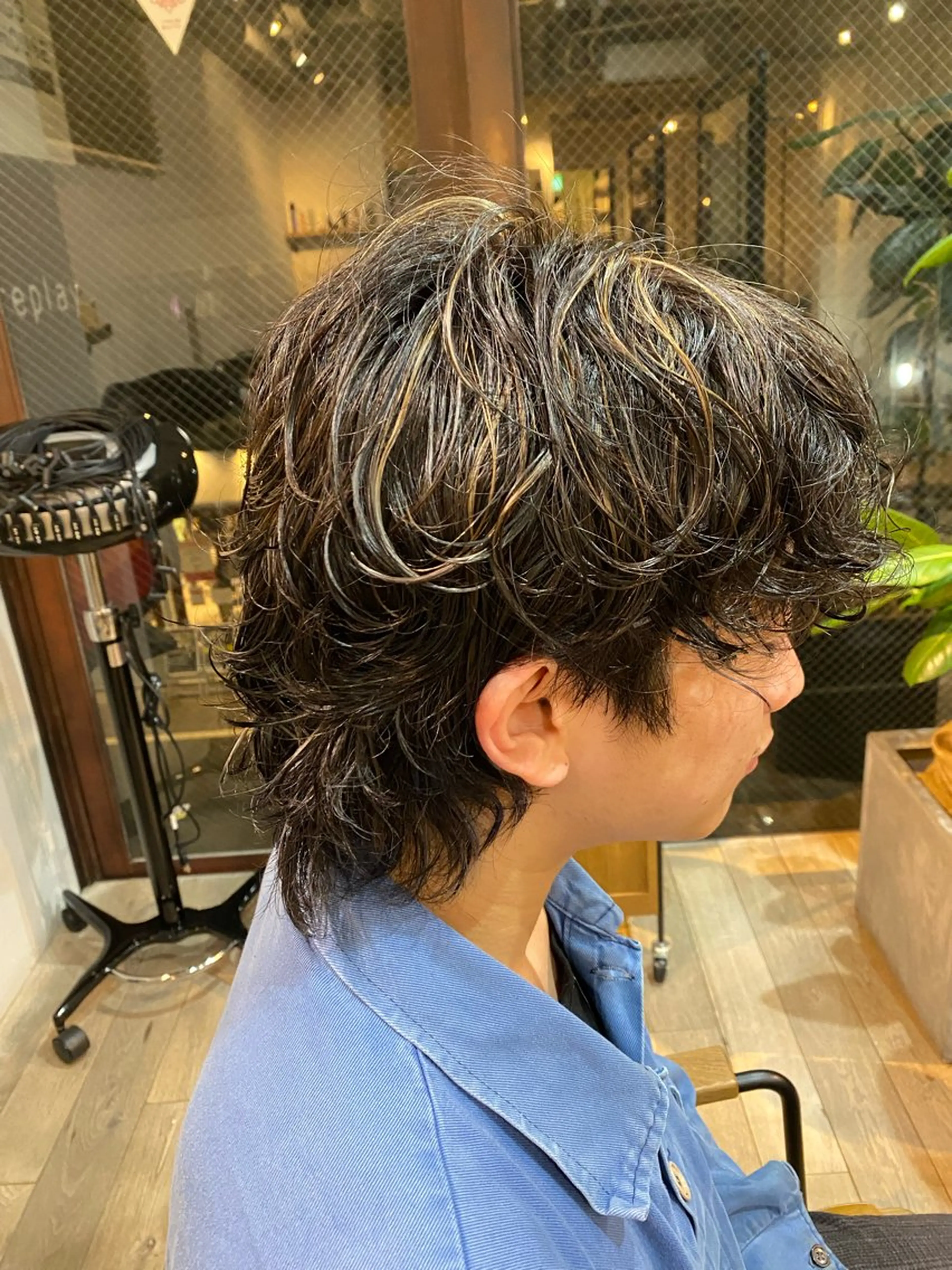 カラー 黒髪 メッシュ シルバー BIACE HAIR SALON所属・黒木 千晴のヘアスタイル
