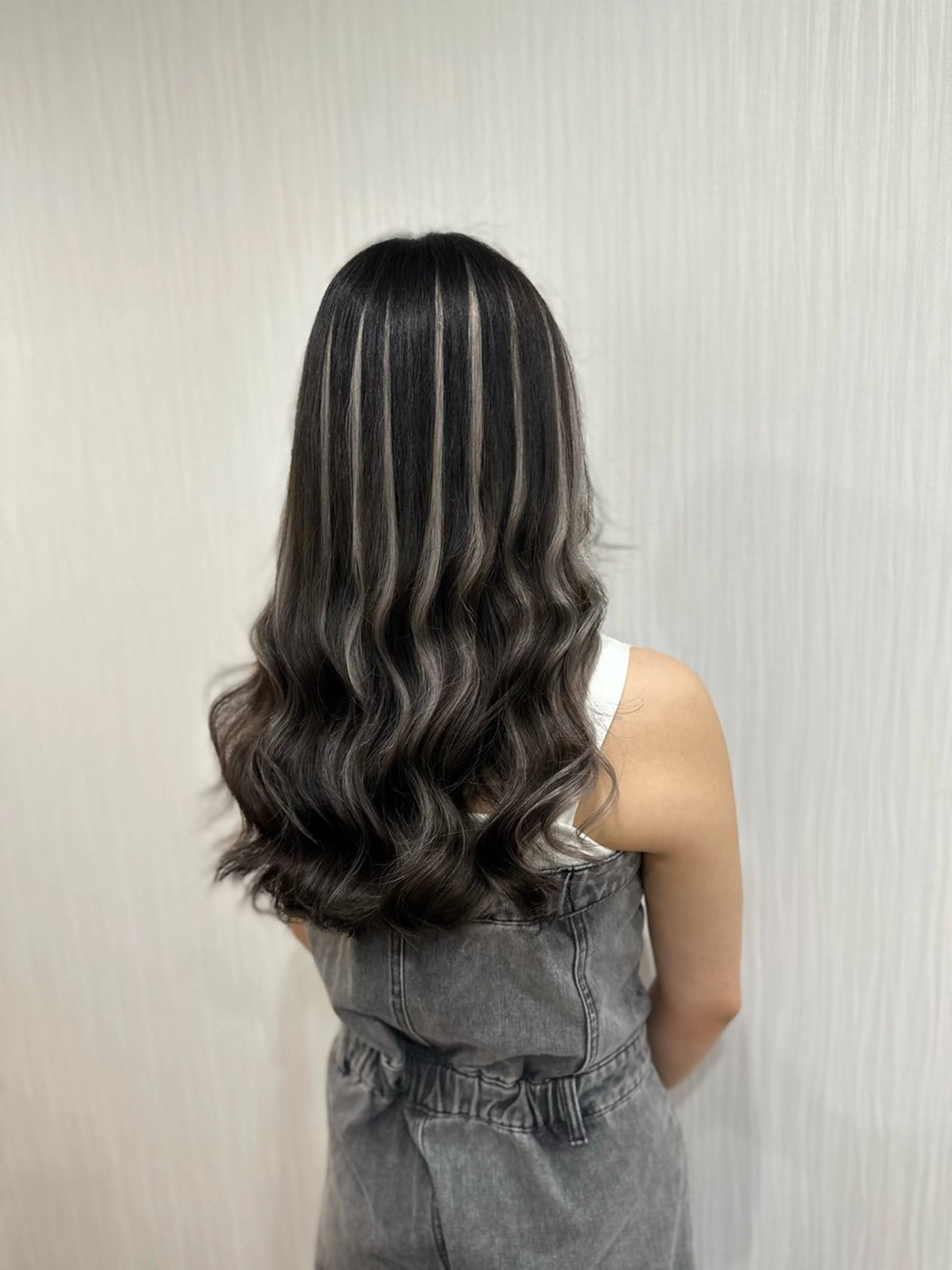 ロング TOMOMI /フロレゾンのヘアスタイル