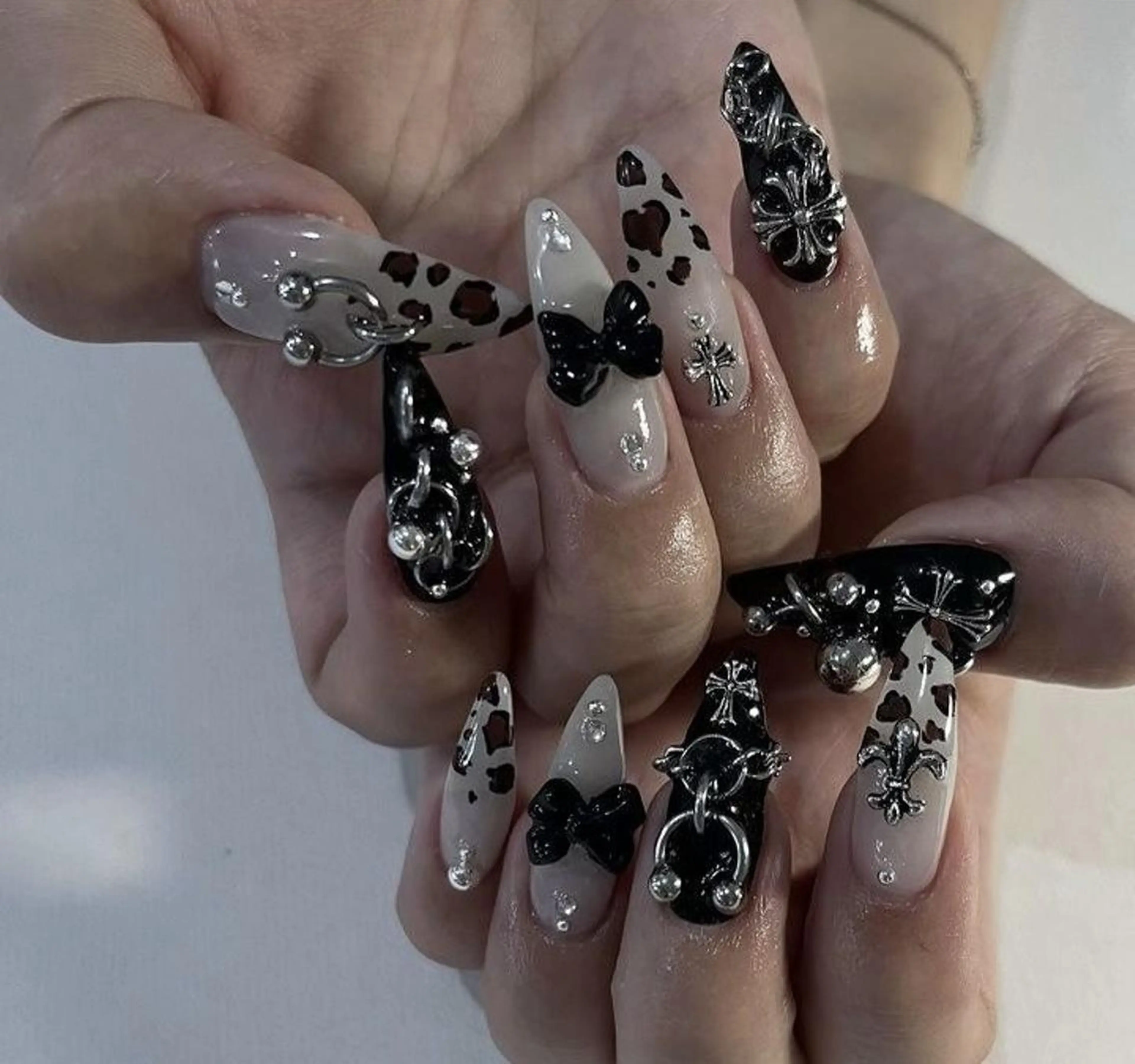 ネイル 長さ出し フレンチネイル グラデーション 卒業式 マグネットネイル ハンドネイル MIHANA NAILのネイルデザイン