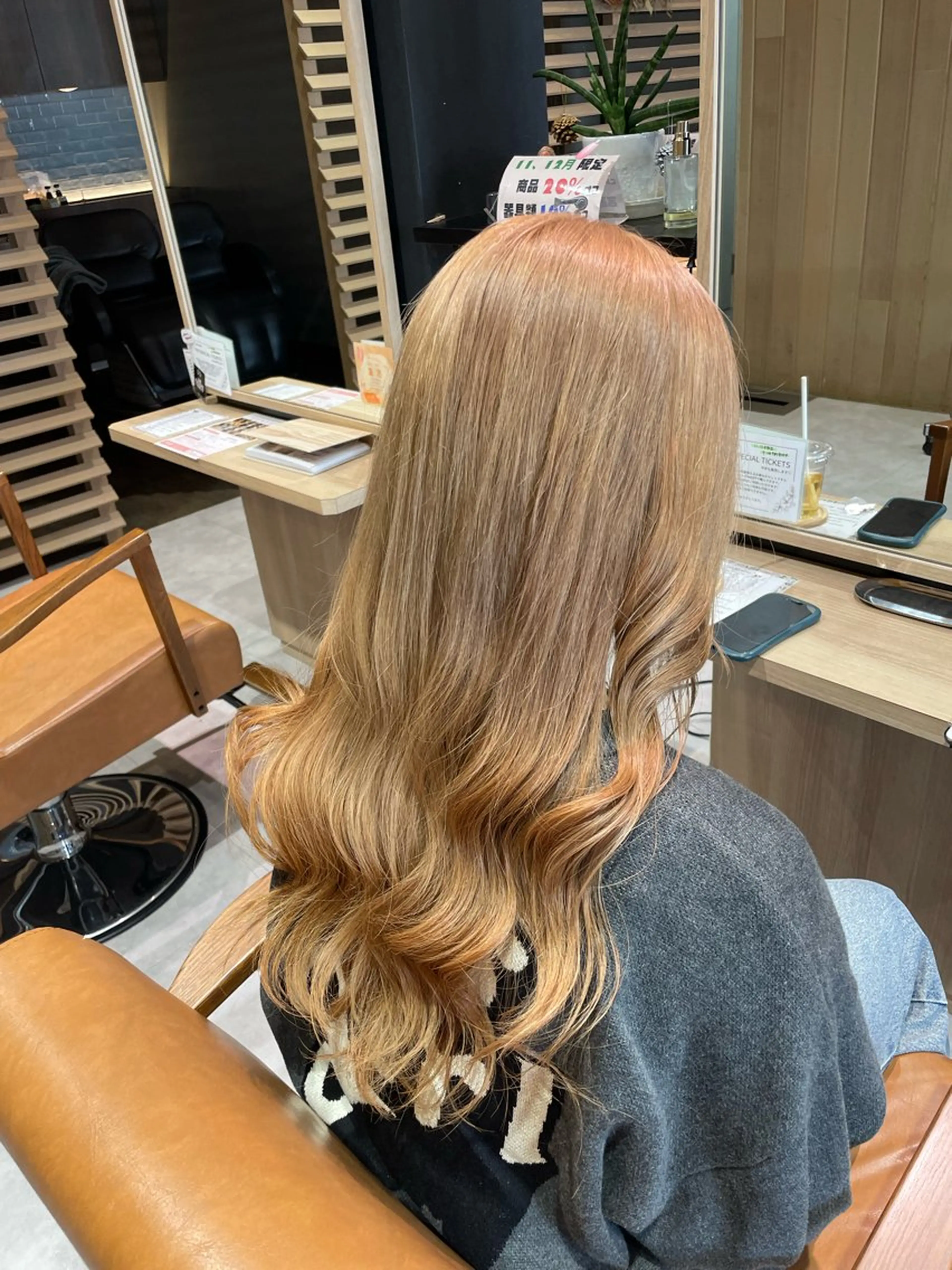 ロング カラー ブリーチ 尾頃 功明のヘアスタイル