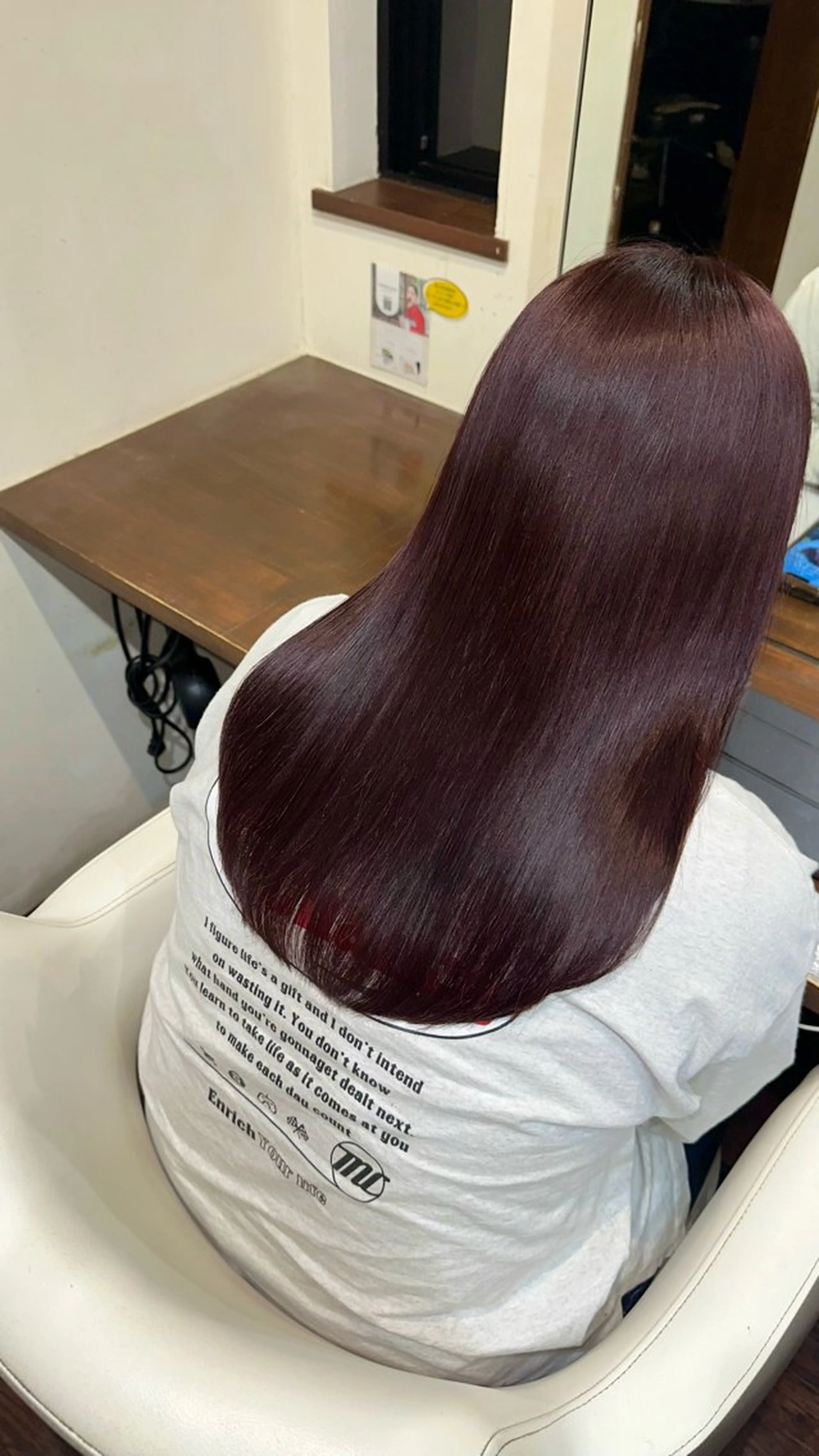 ロング カラー 梨菜/ハイトーン /ブリーチカラーのヘアスタイル