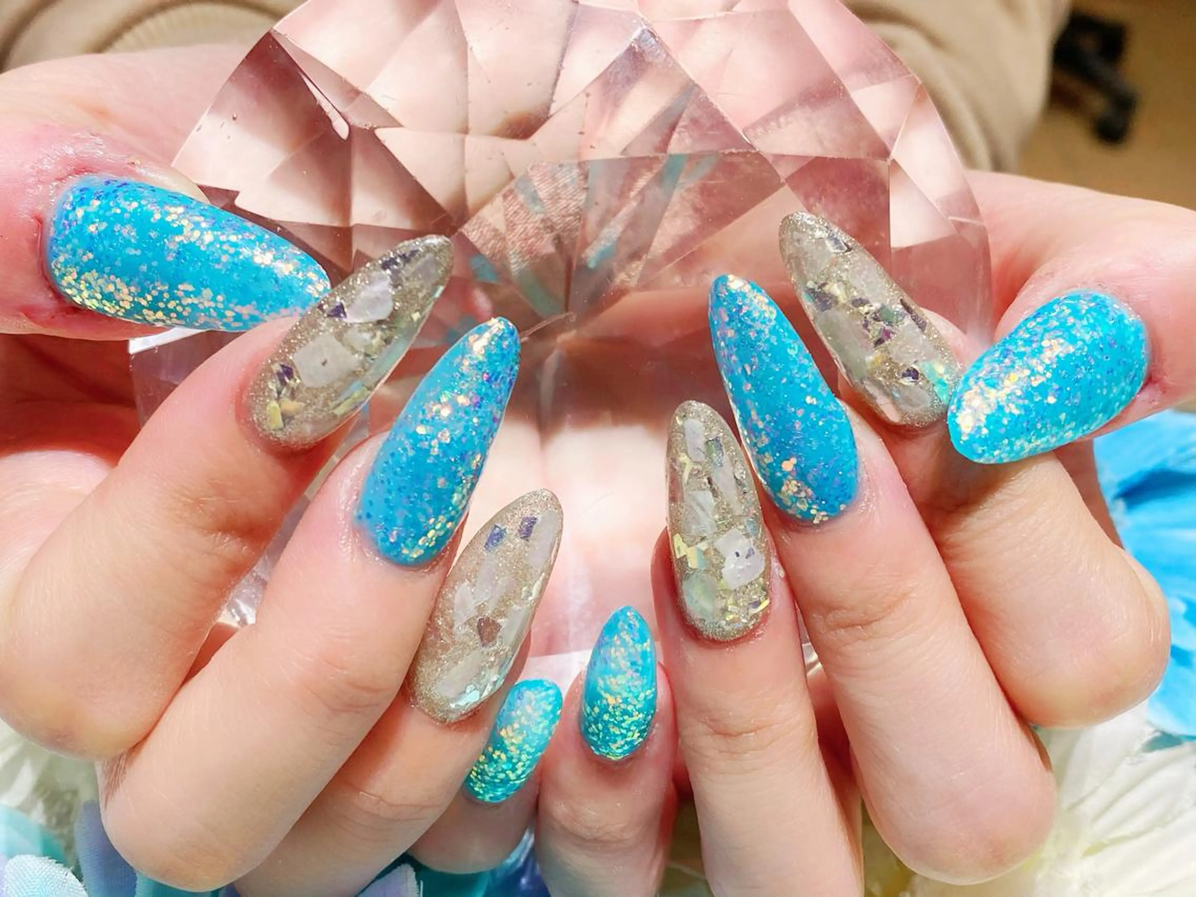 ネイル ホログラムネイル ロングネイル スカルプネイル YUN 💅のネイルデザイン