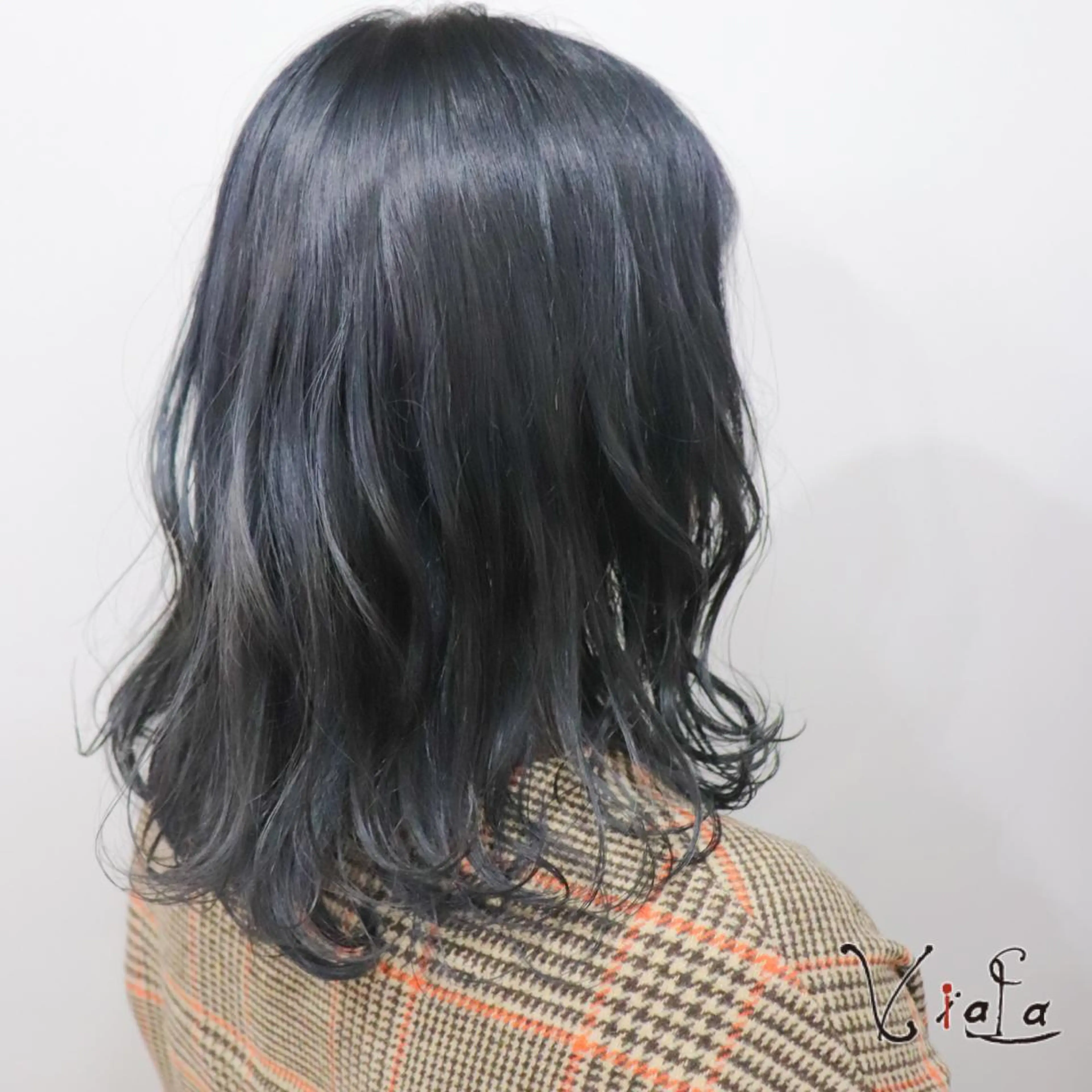 ミディアム カラー 黒髪 ブルーカラー ブルーブラック 透明感カラー ViaLa Hair 🌈すずきたくむ✂︎のヘアスタイル