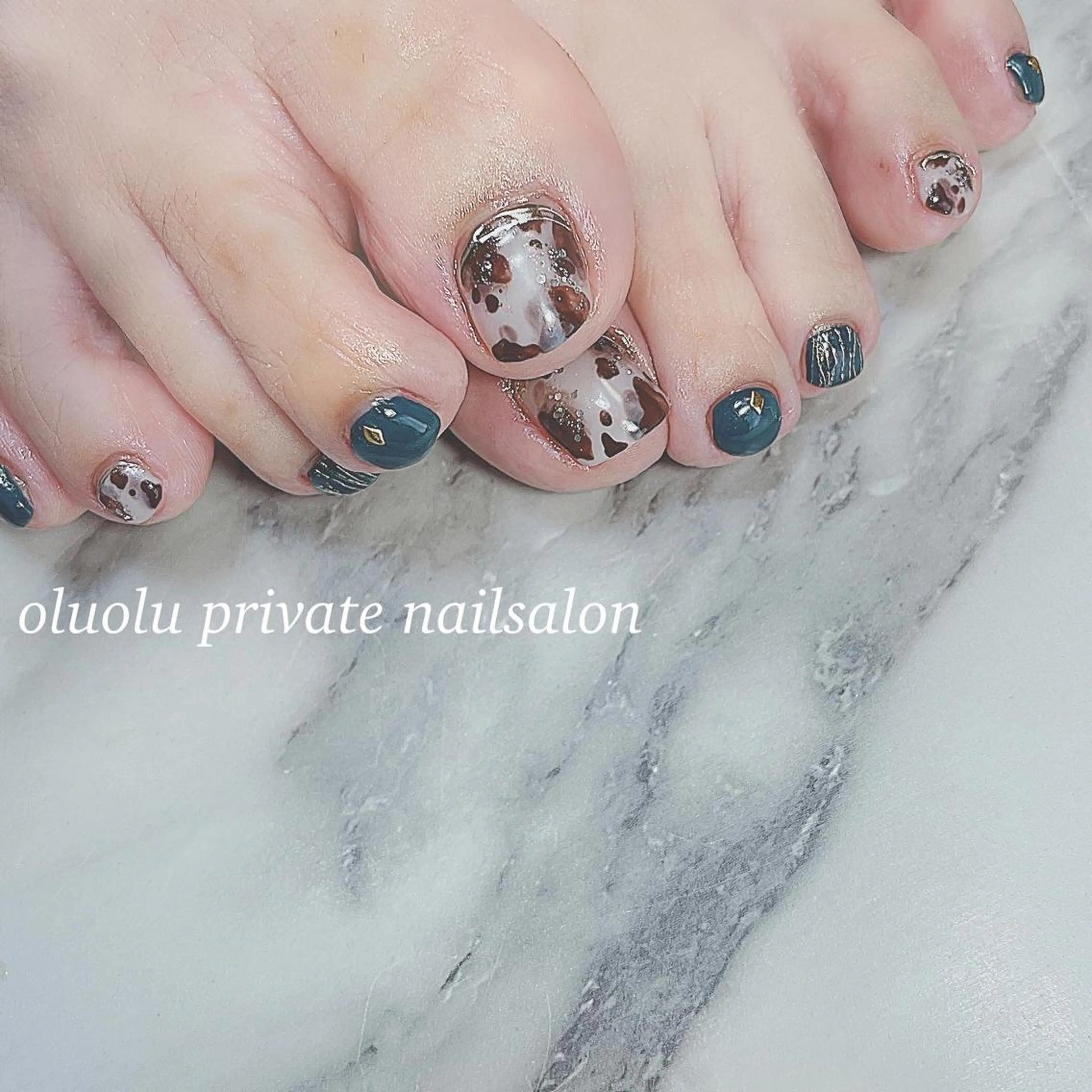 ネイル アートネイル ブラウン フットネイル ジェルネイル グリーン フットネイル 大村 紬華のネイルデザイン