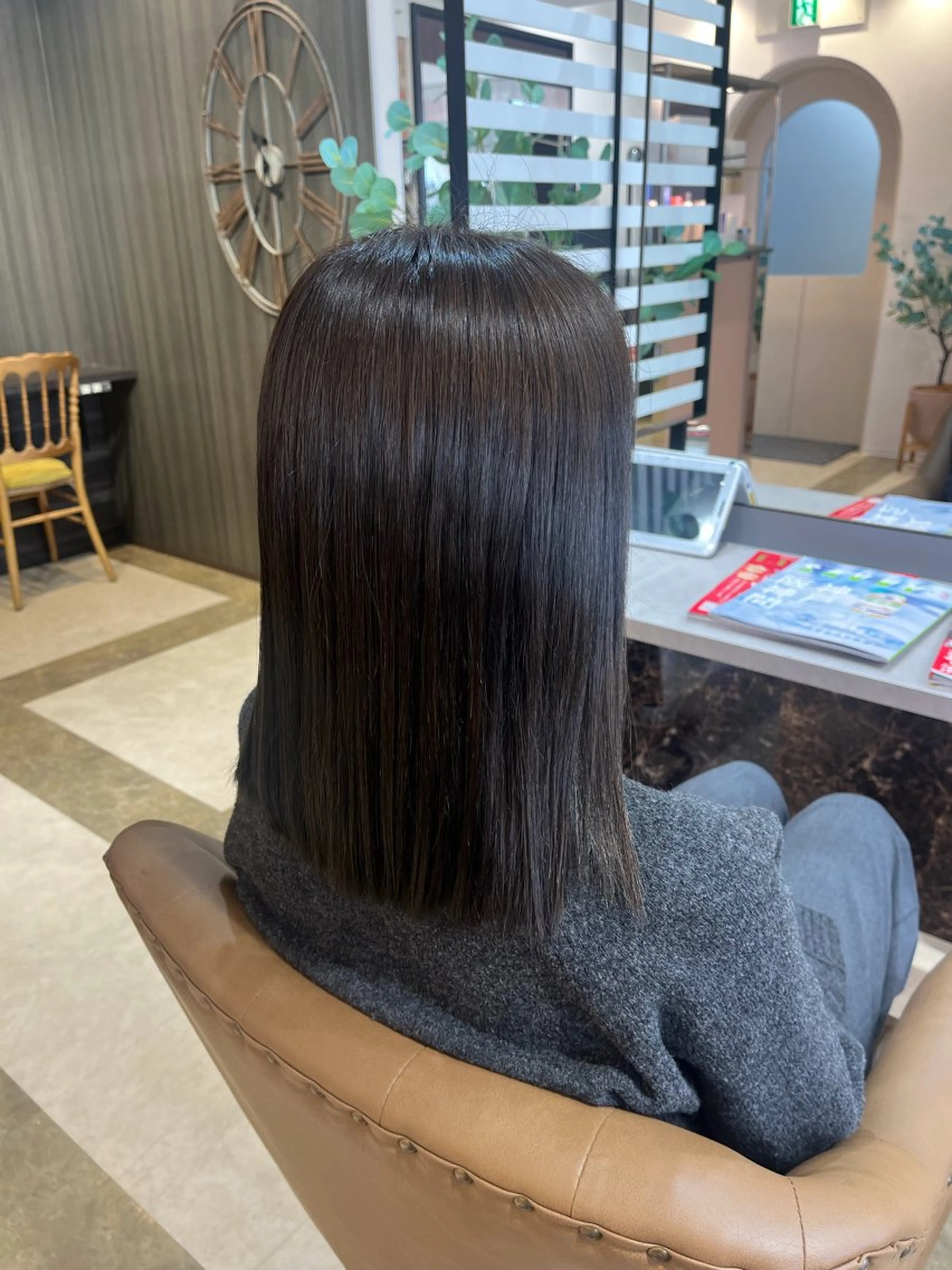 セミロング カラー アッシュ アッシュグレー アッシュグレージュ グレージュ 鳥見 若菜のヘアスタイル