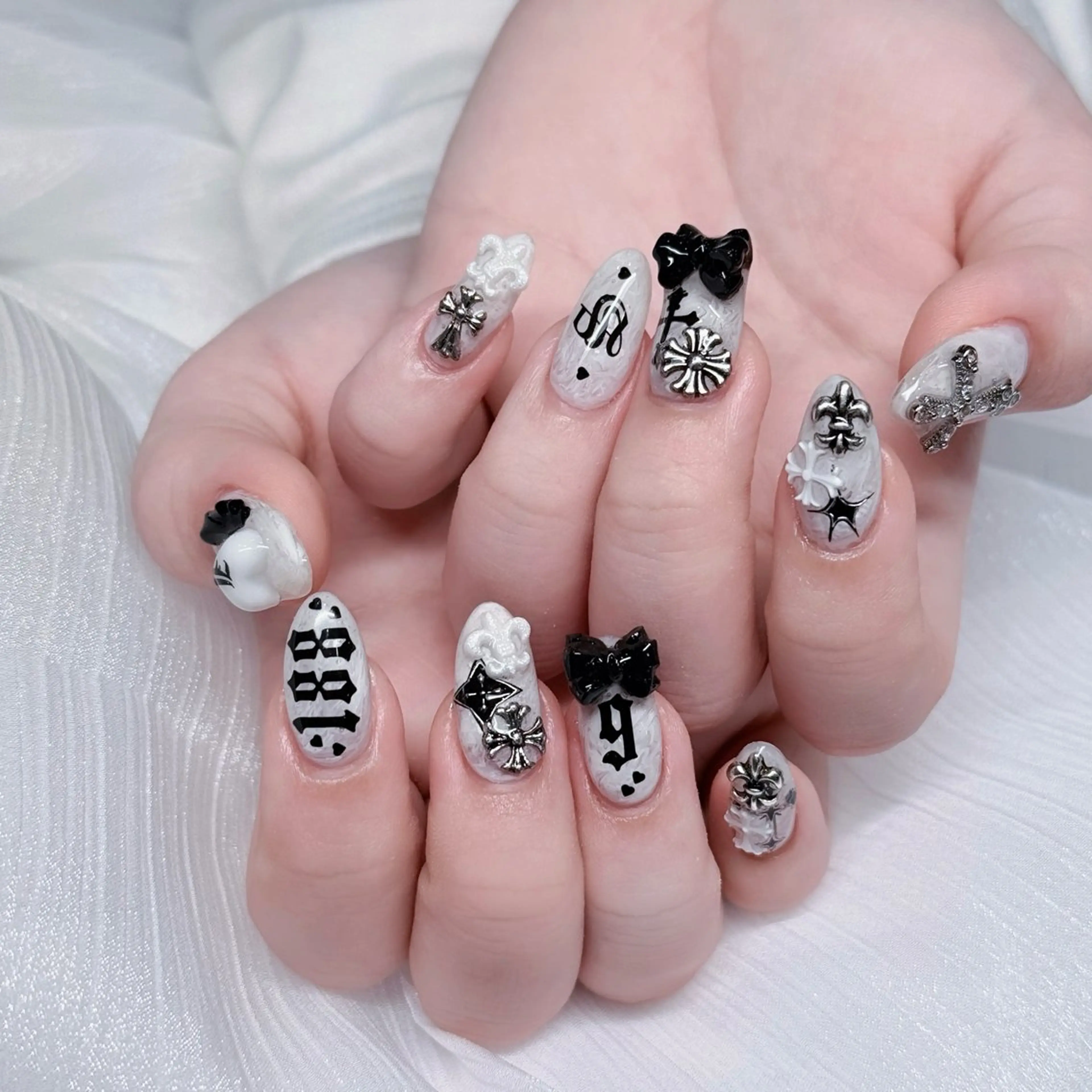 ネイル オーロラネイル チークネイル フレンチネイル 韓国ネイル マグネットネイル ハンドネイル JAN 168 池袋のネイルデザイン